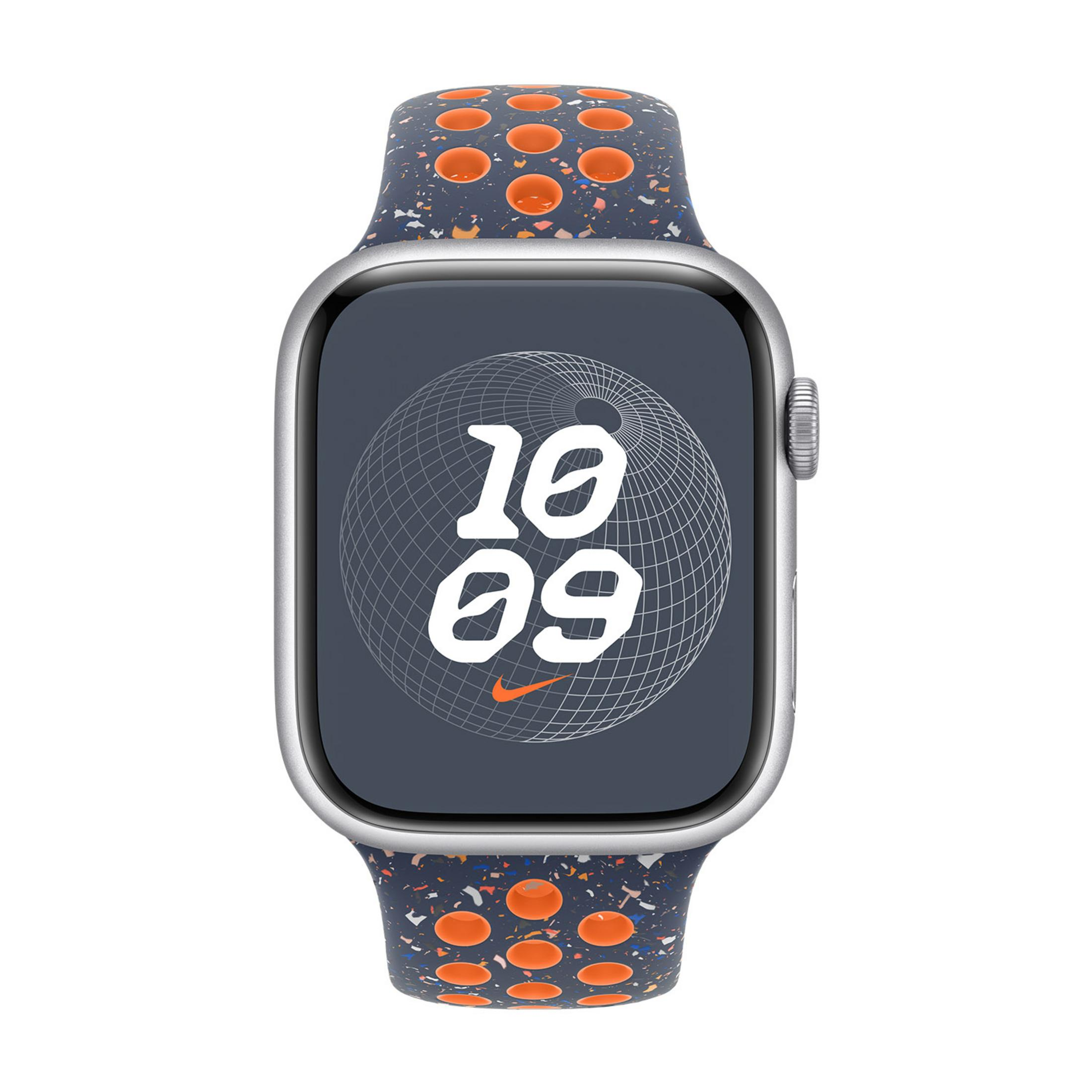 Smartwatch grigio con cinturino screziato, fori arancioni e quadrante 10:09.