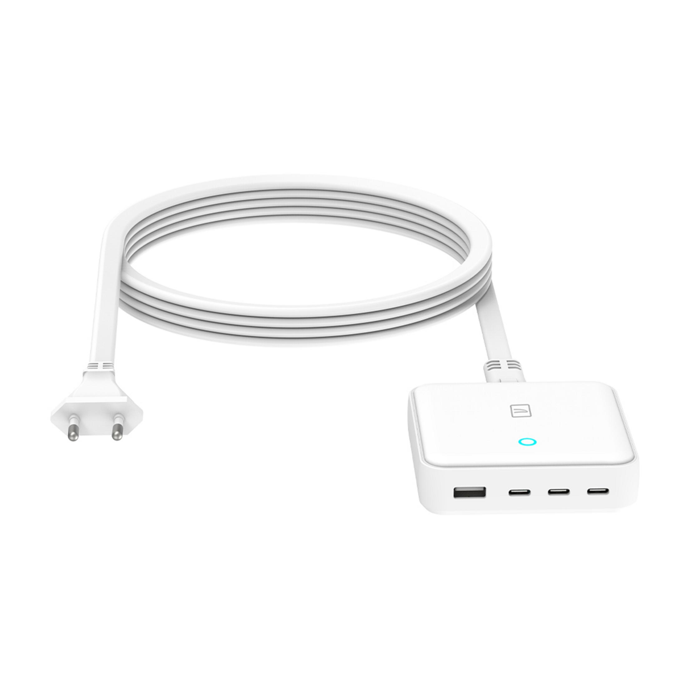 Un enchufe blanco con un cable blanco y un cargador blanco con puertos USB-C.