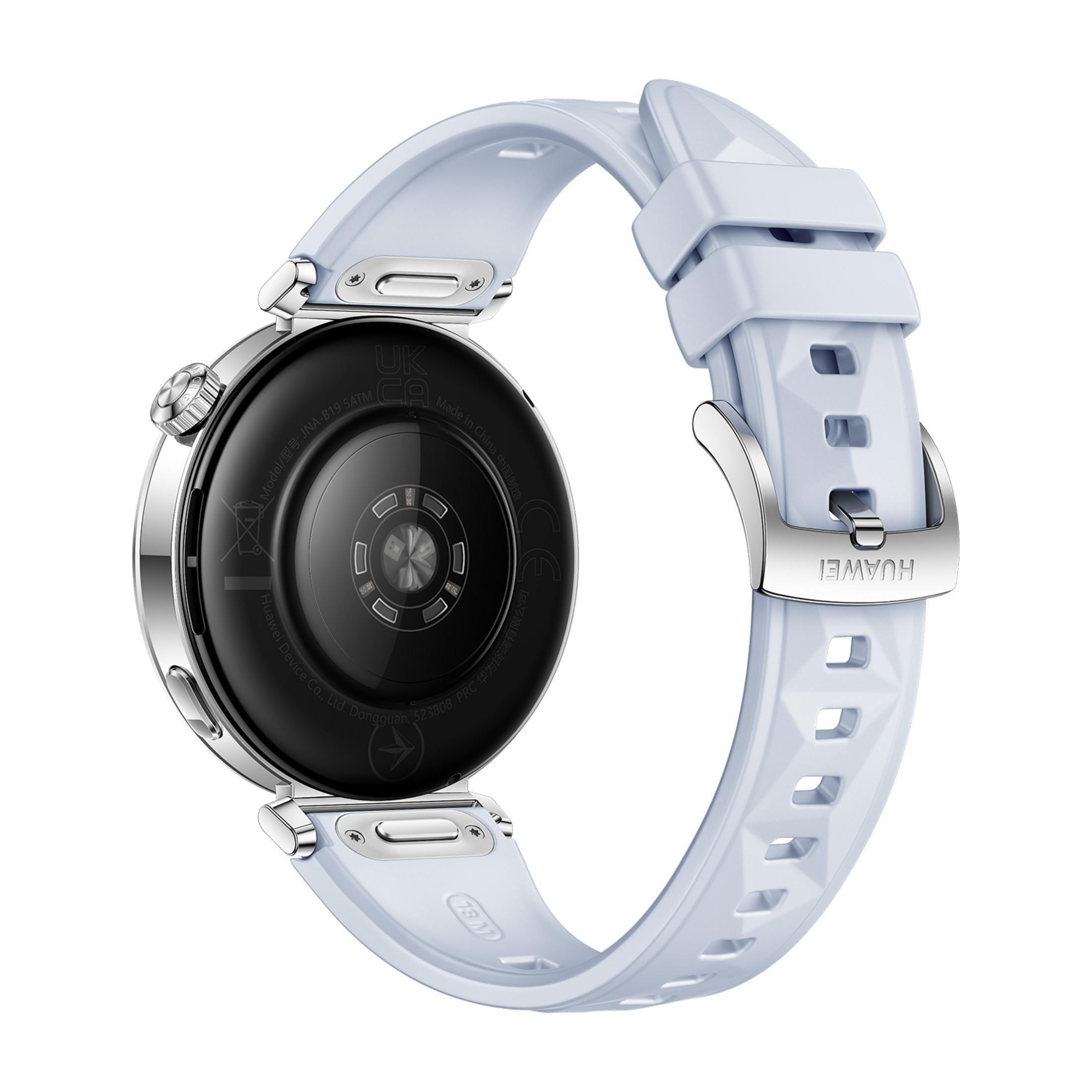 Een lichtblauwe smartwatch-band met een zilveren gesp en achterkant.
