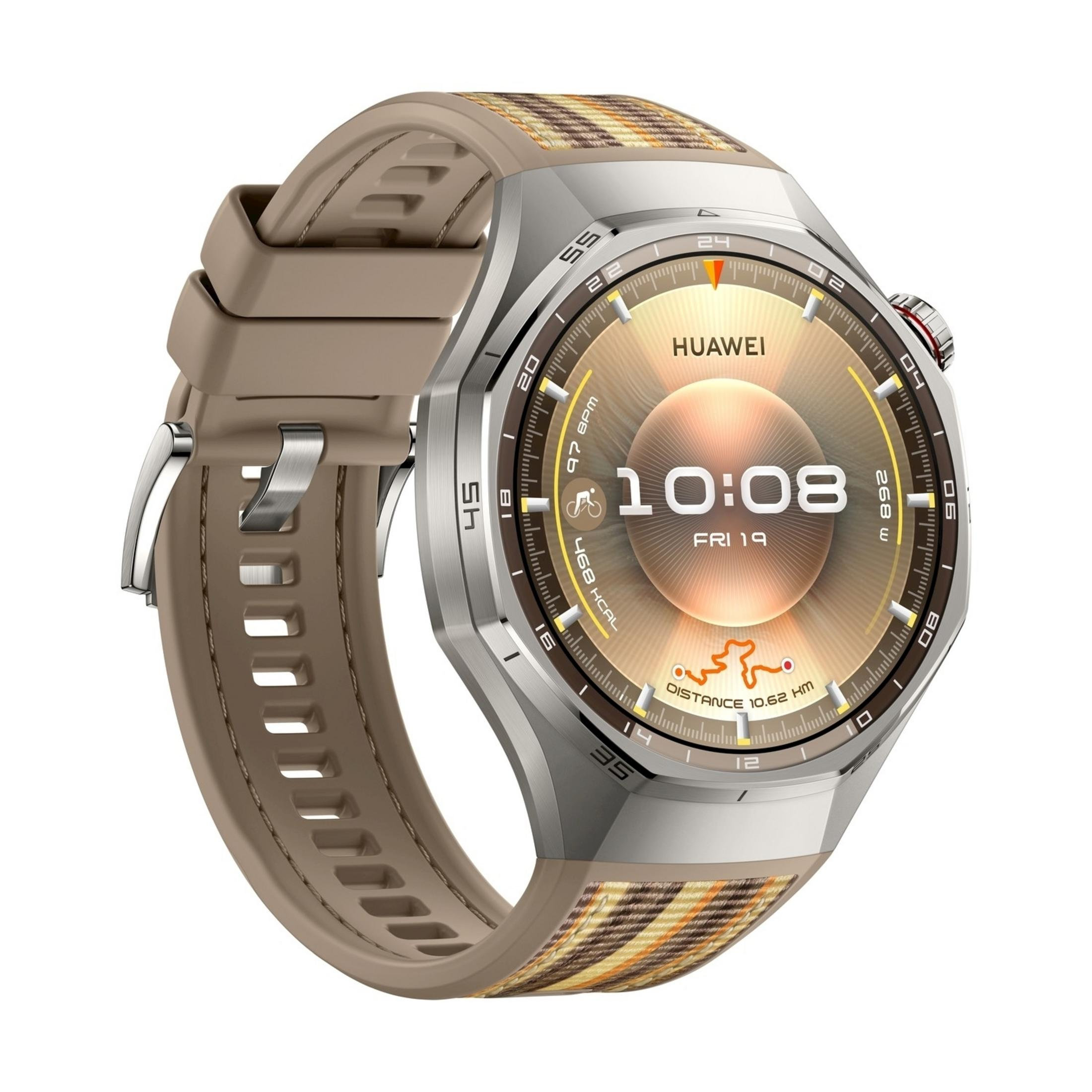 Een smartwatch met zilveren kast, bruine band en ruitpatroon detail.