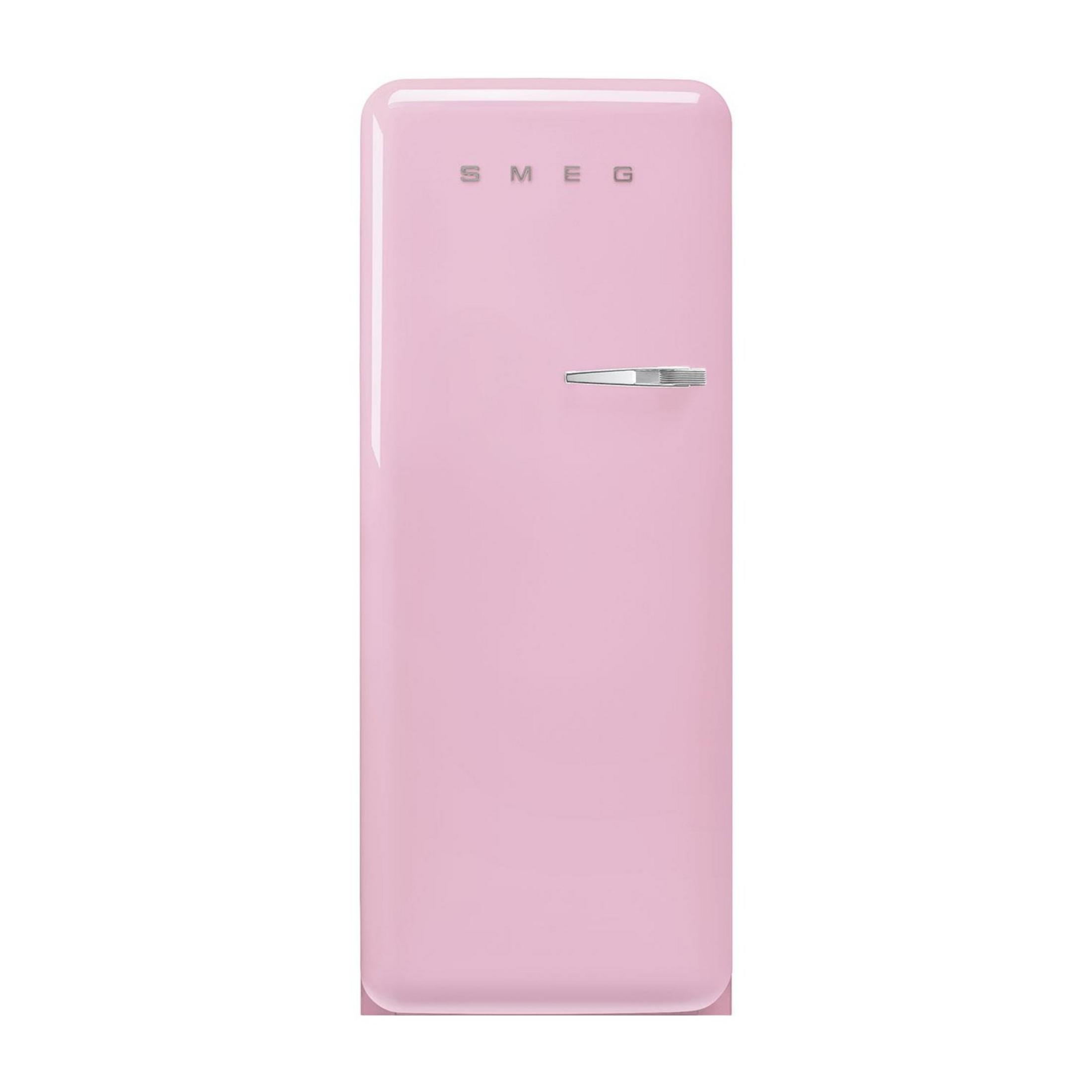 Una nevera Smeg rosa pastel con asa y logo plateados.