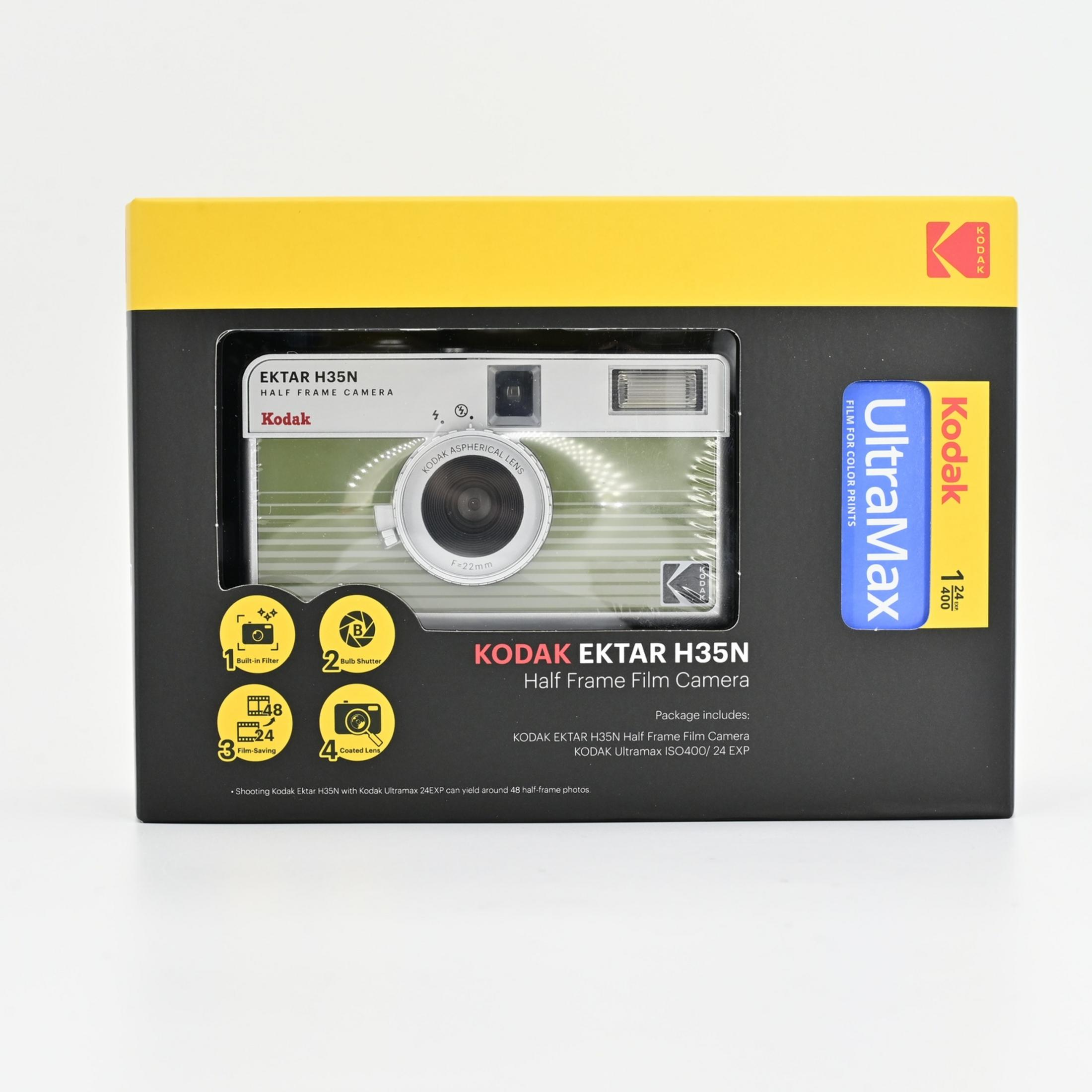 Confezione di una fotocamera Kodak Ektar H35N mezzo formato con rullino.