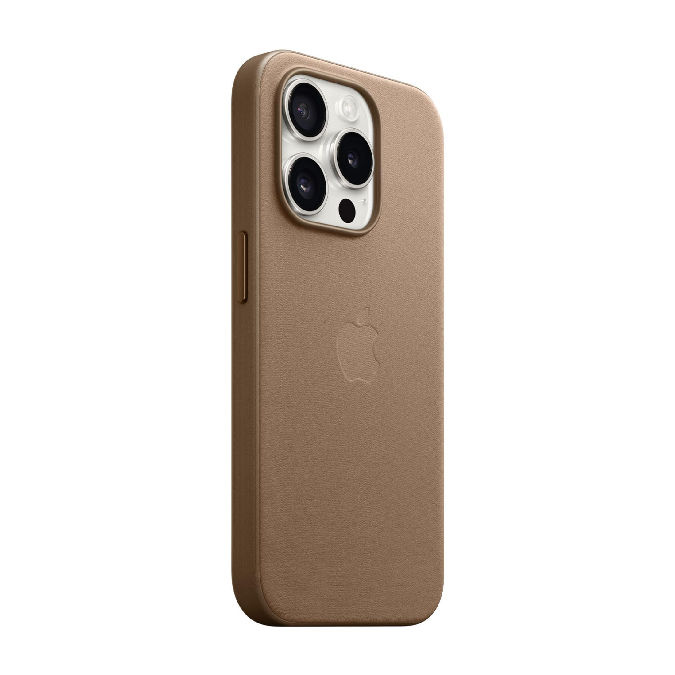 Bruine telefoonhoes met drie camera's en Apple-logo.