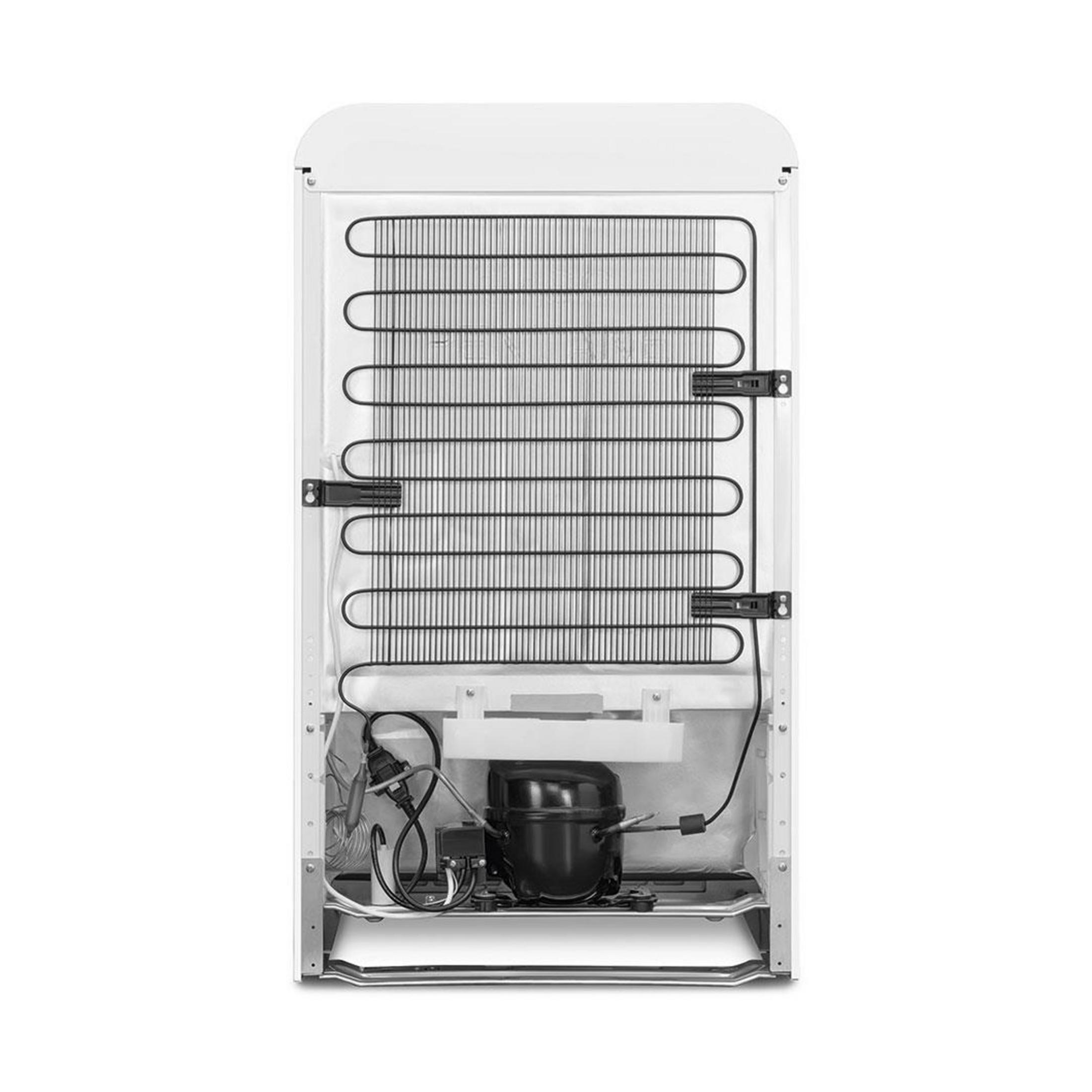 Vista trasera de un refrigerador blanco con compresor y serpentín.
