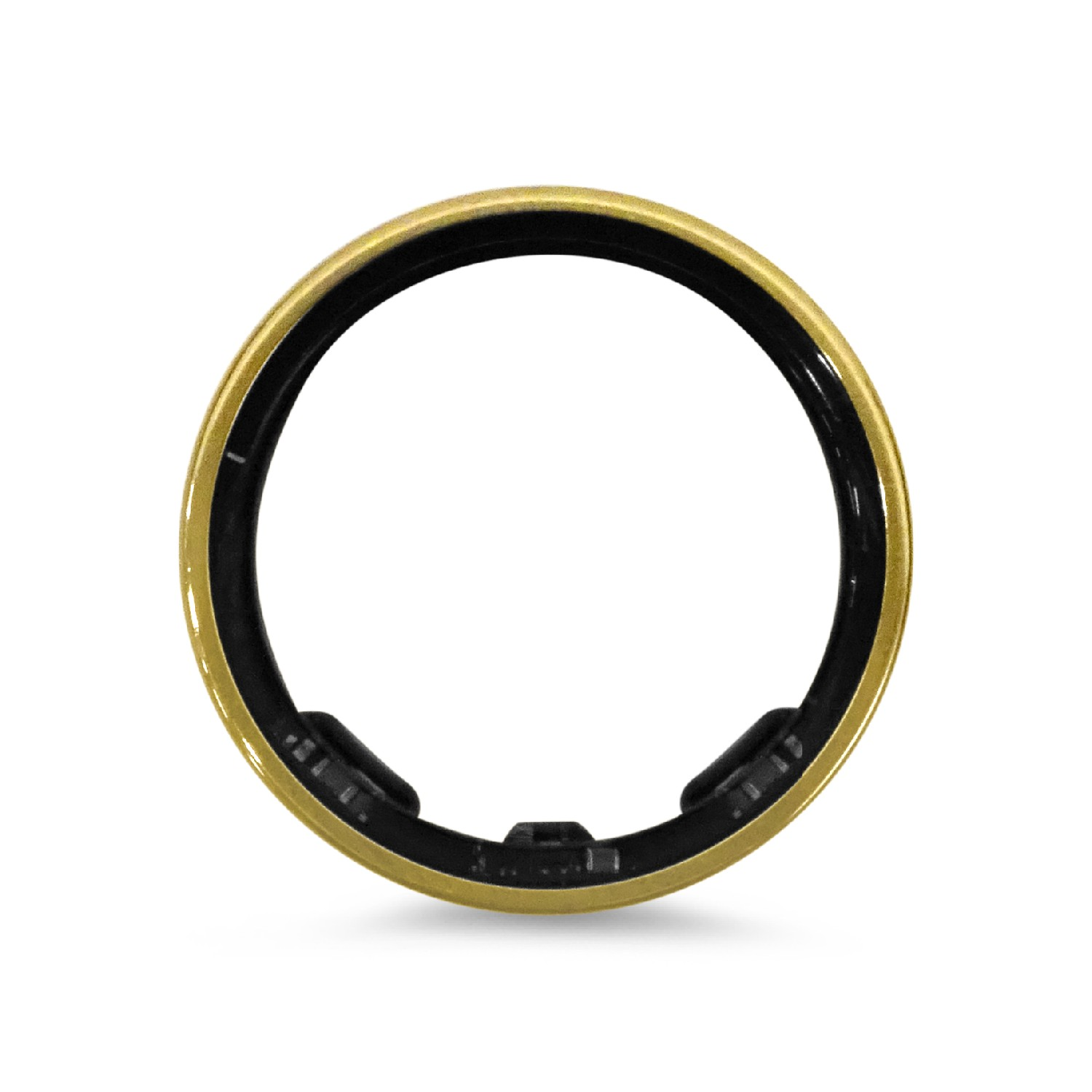 Een gouden ring met zwarte inzet en zichtbare details aan de binnenkant.