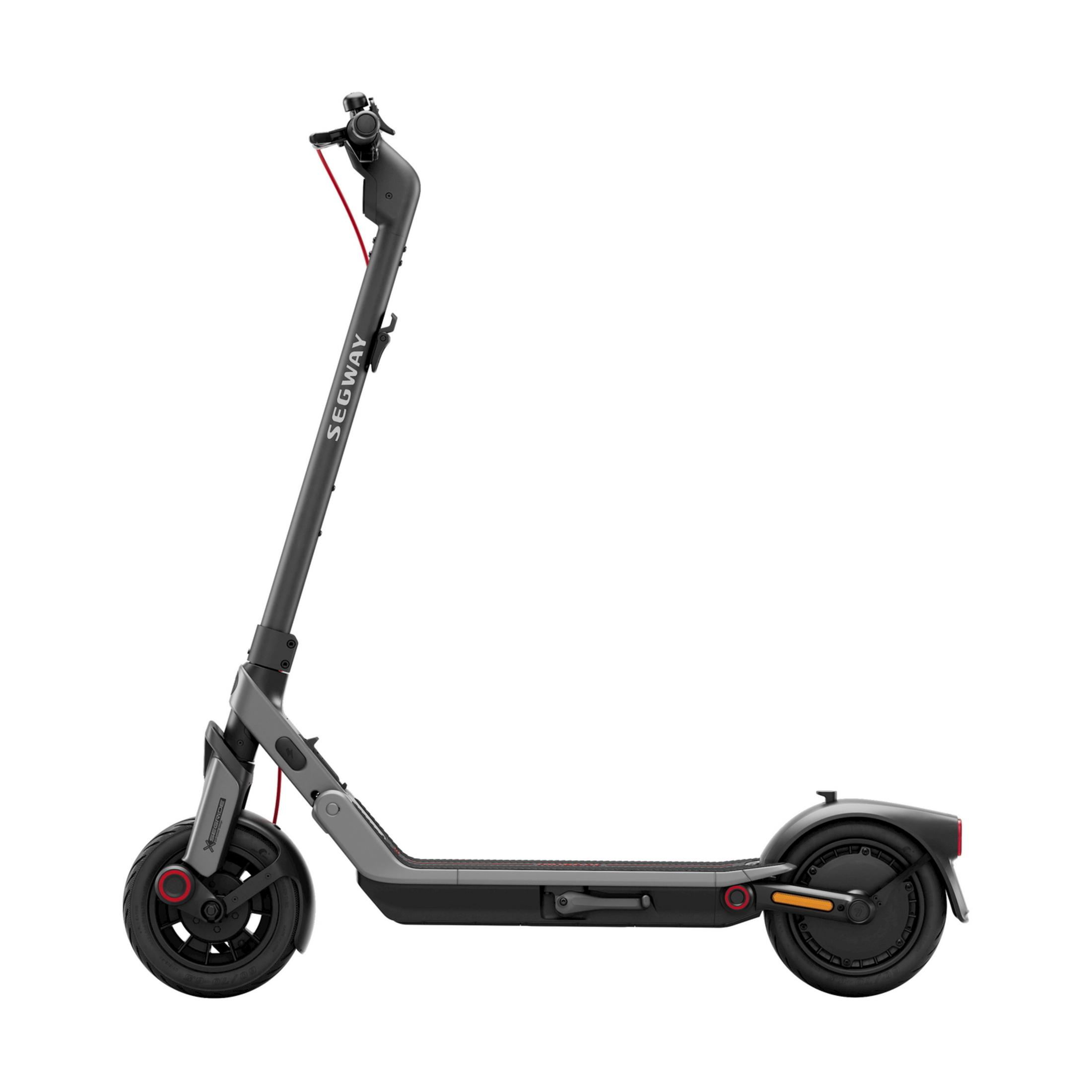 Uno scooter elettrico Segway grigio è mostrato su sfondo bianco.