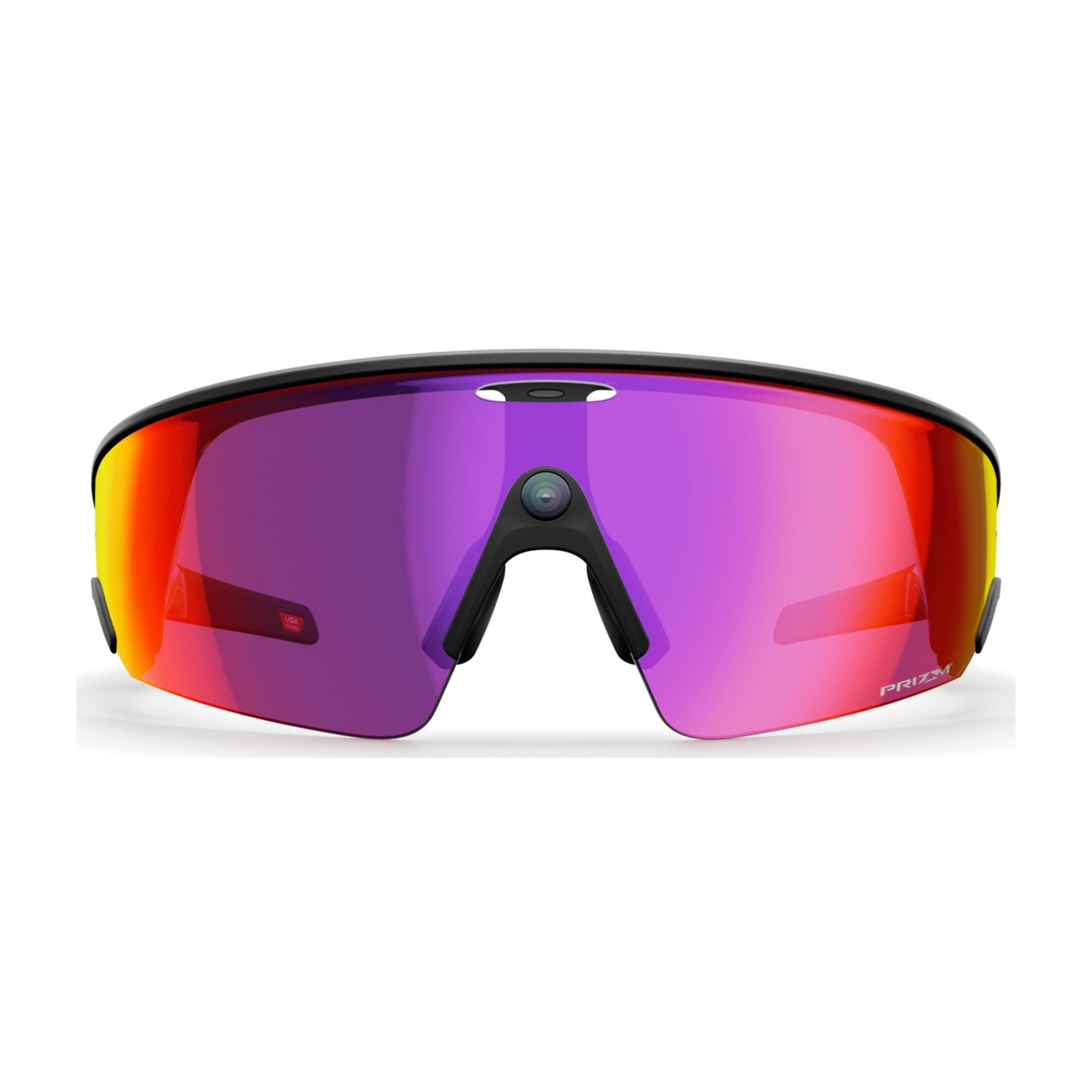 Occhiali da sole sportivi con lenti rosse, viola e gialle e montatura nera.