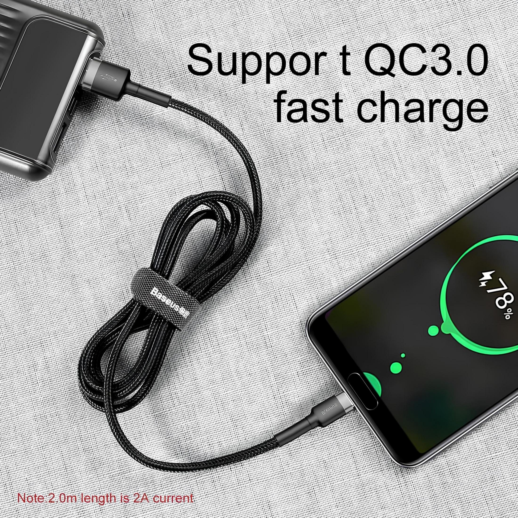 Een oplaadkabel verbindt een powerbank met een smartphone die 78% lading toont.