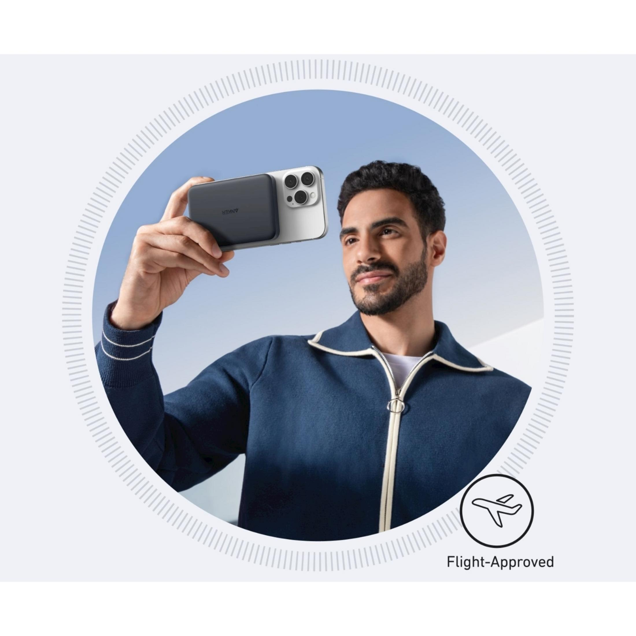 Mann hält ein weißes Smartphone mit schwarzem Akku. Flugzeugsymbol.