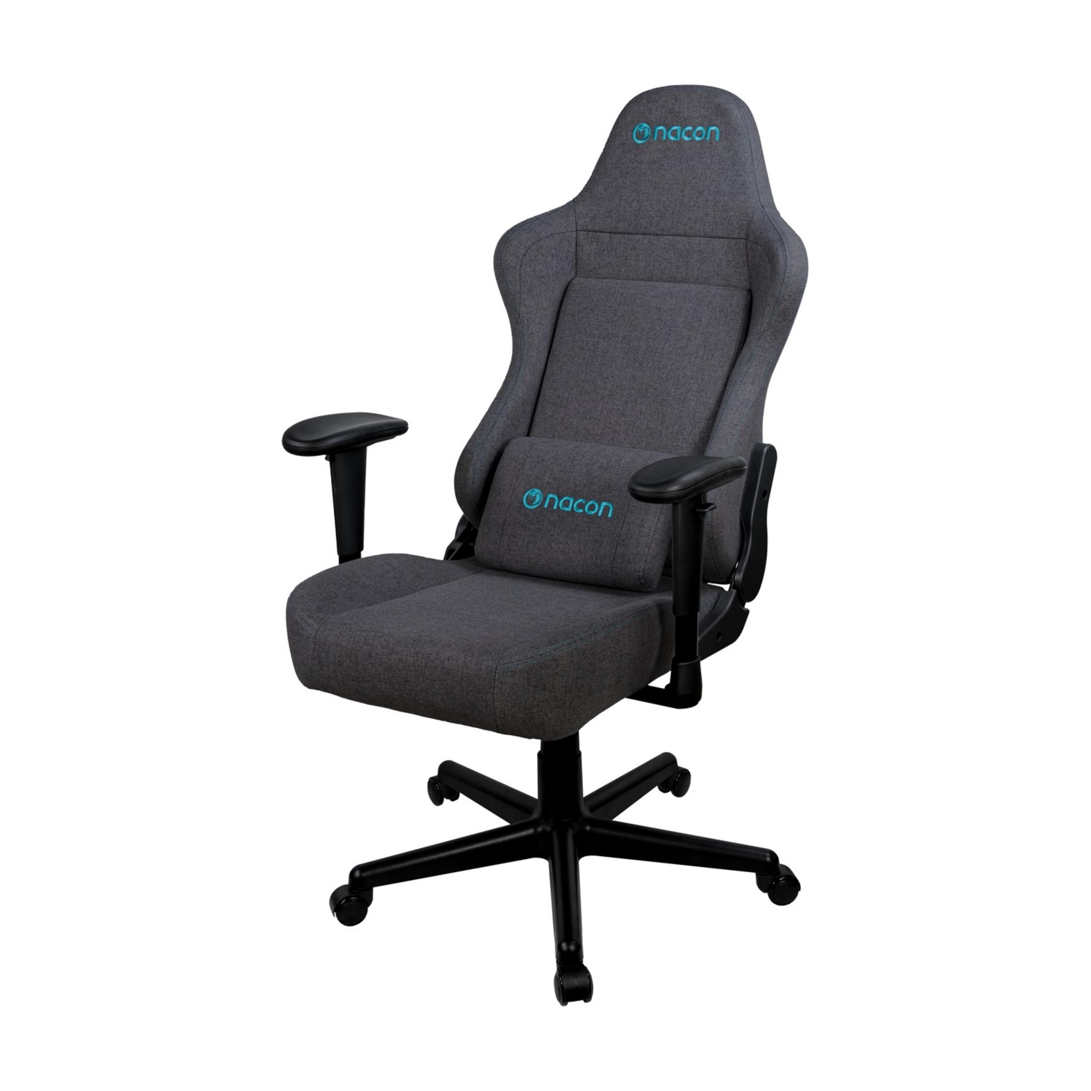 Silla gamer gris de tela con bordado azul del logo Nacon y ruedas.