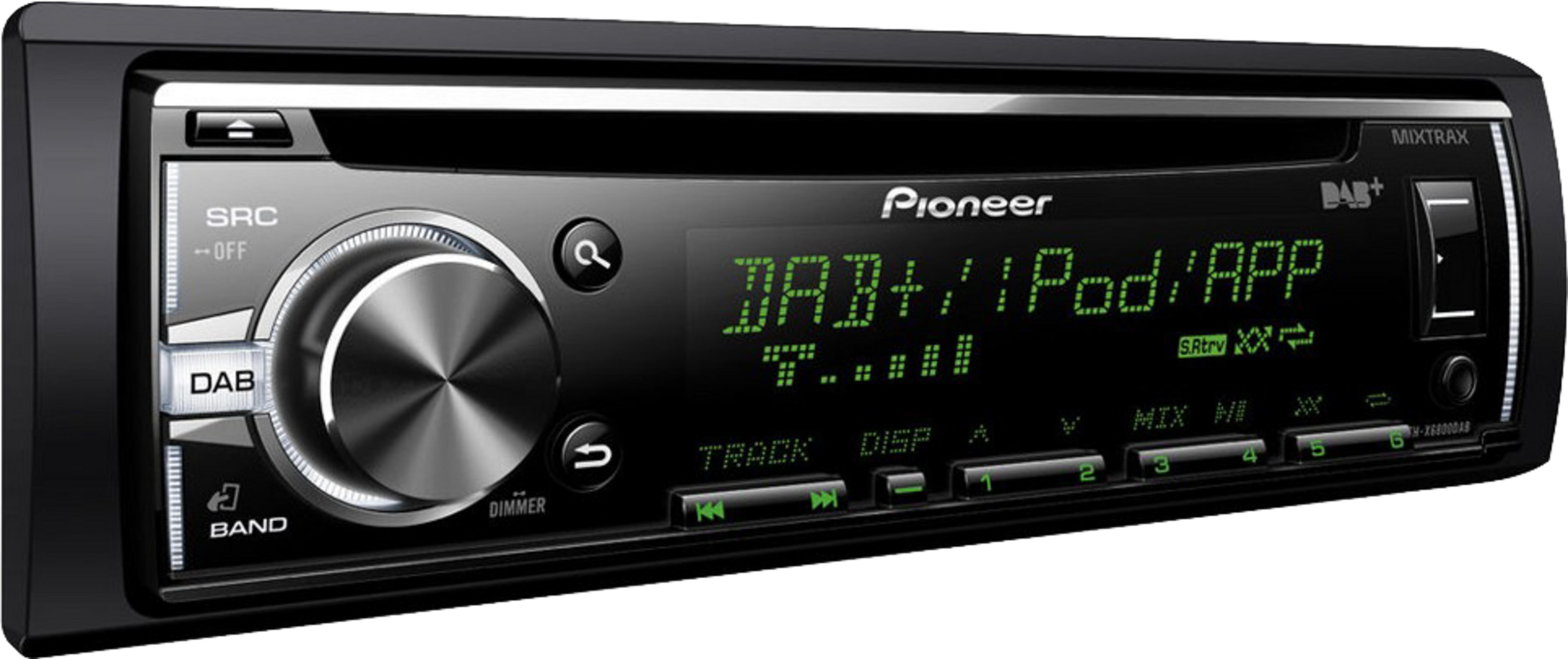 Une autoradio Pioneer noire avec une molette argentée et un écran vert.