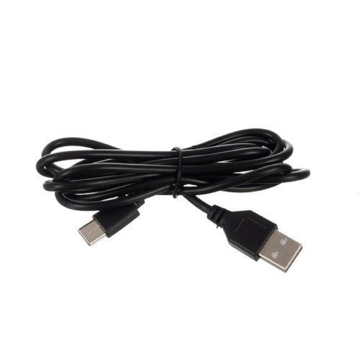 Un cable USB-C a USB-A negro, enrollado sobre fondo blanco.
