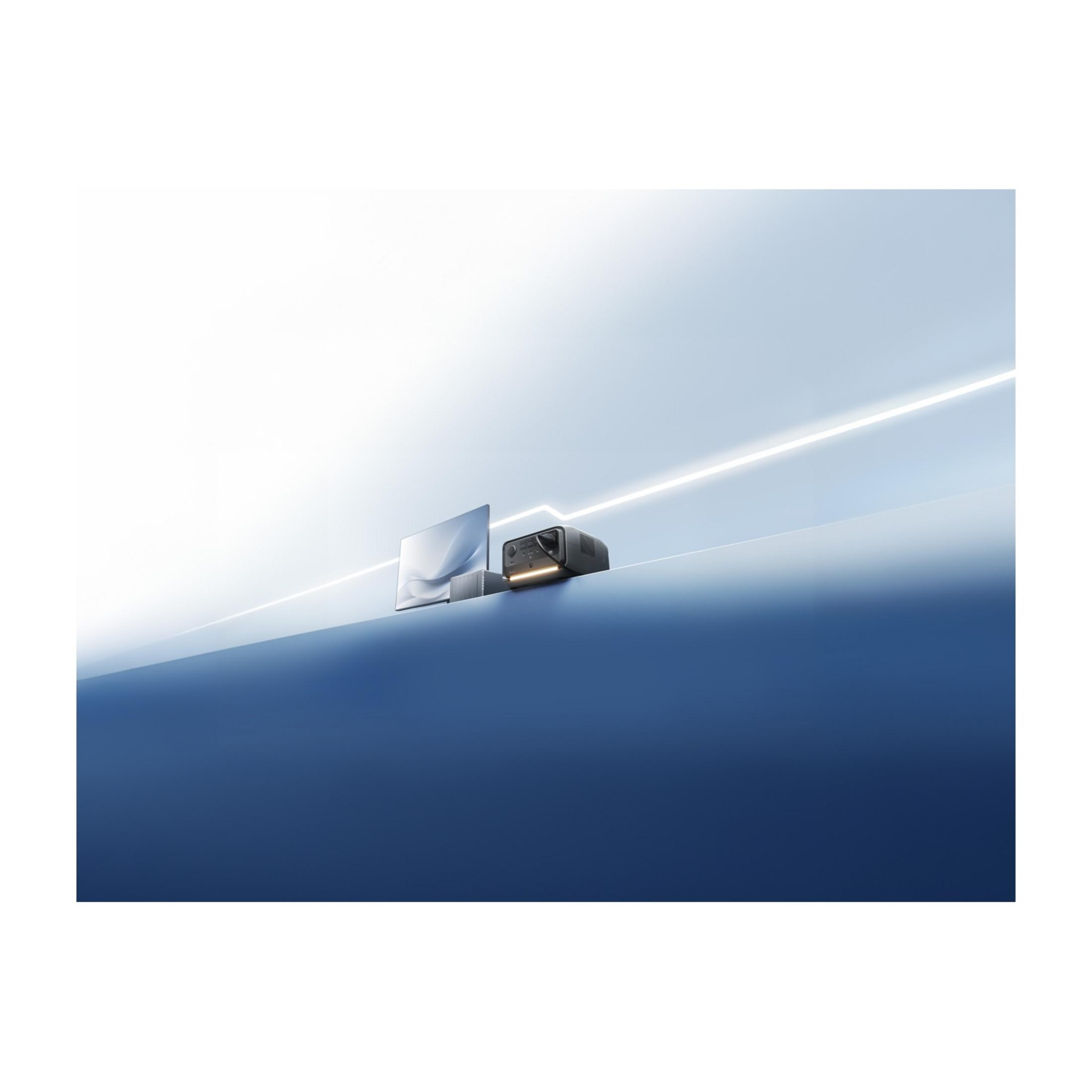 Czarny projektor i monitor na niebieskiej powierzchni.