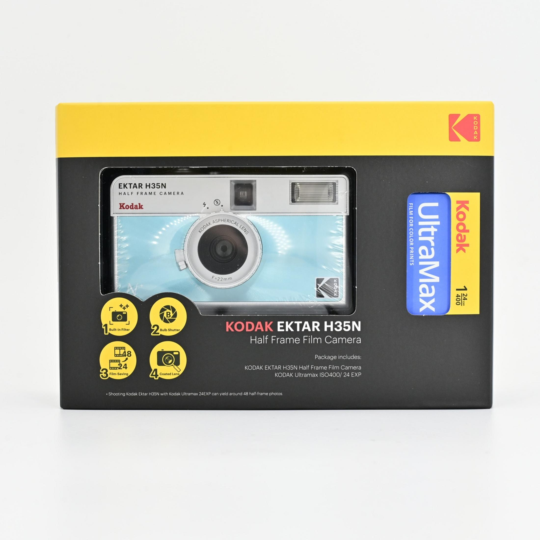 Confezione della fotocamera Kodak Ektar H35N a mezzo formato con pellicola Kodak Ultramax.