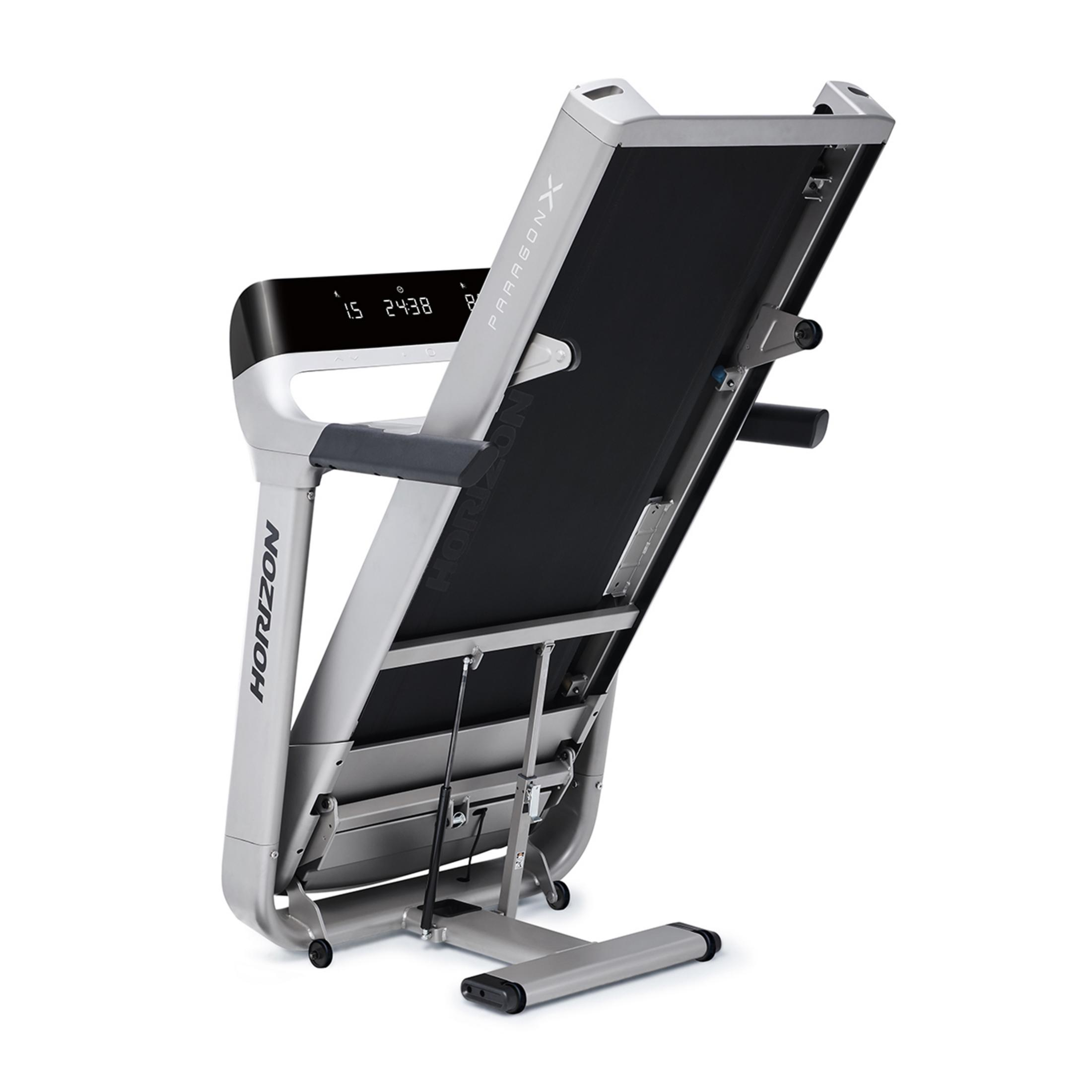 Szara bieżnia z czarnym pasem i cyfrowym wyświetlaczem.