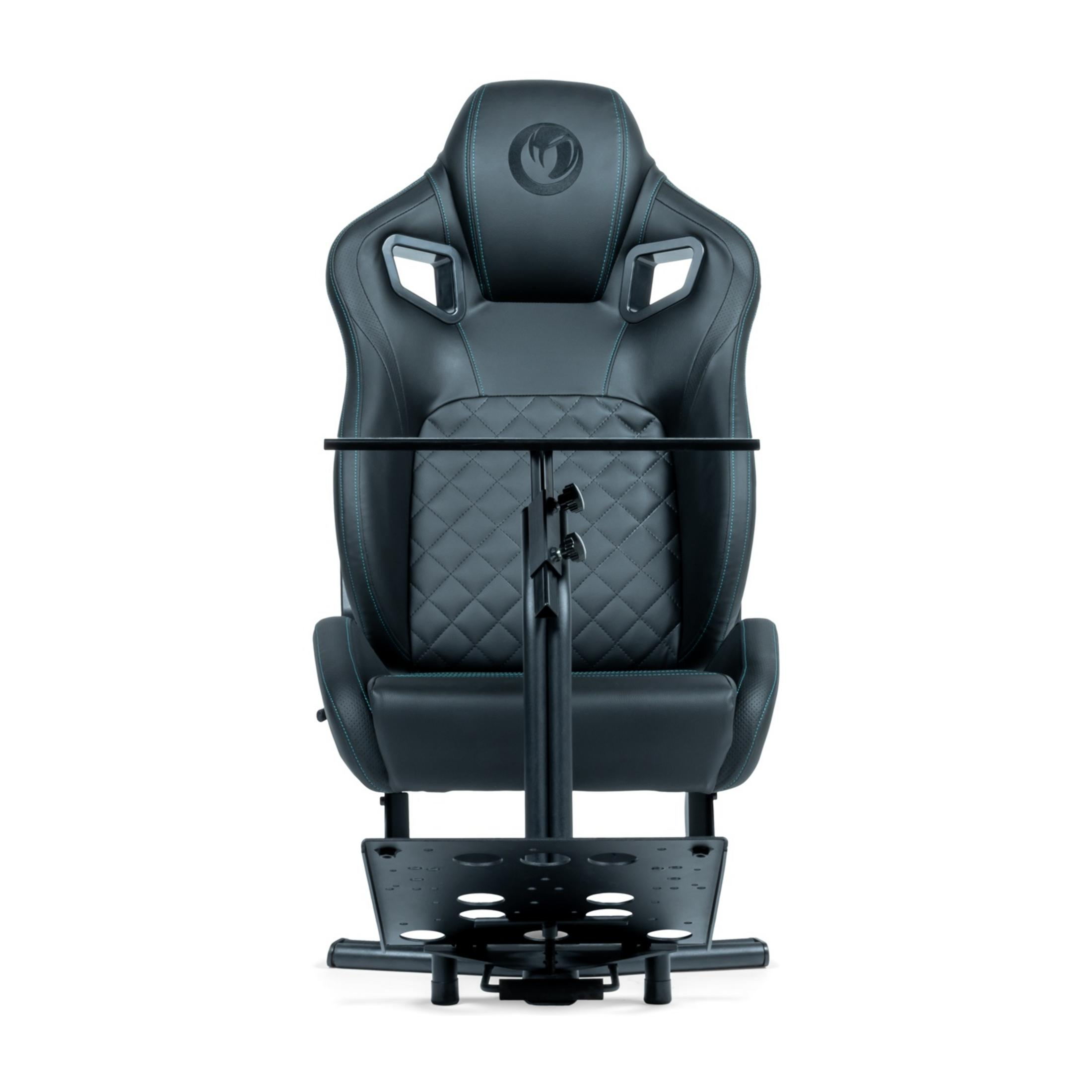 Silla gamer negra con costuras azules y soporte ajustable.