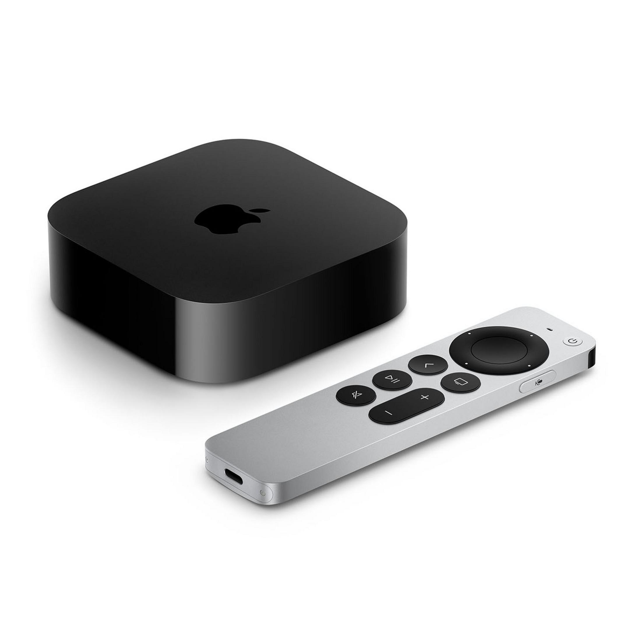 Un Apple TV nero con telecomando argentato su sfondo bianco.