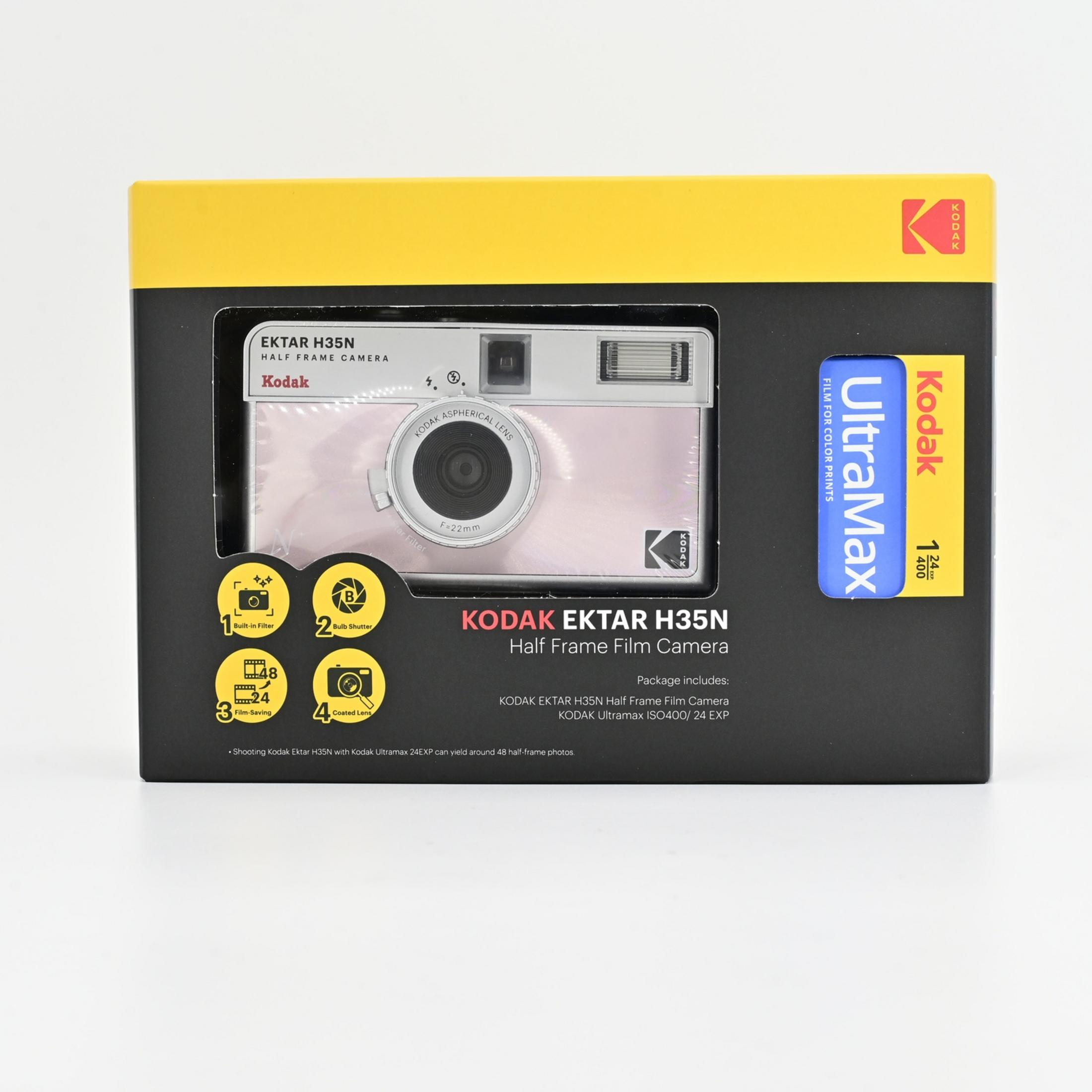 Fotocamera Kodak Ektar H35N a mezzo fotogramma con pellicola e accessori su confezione nera.