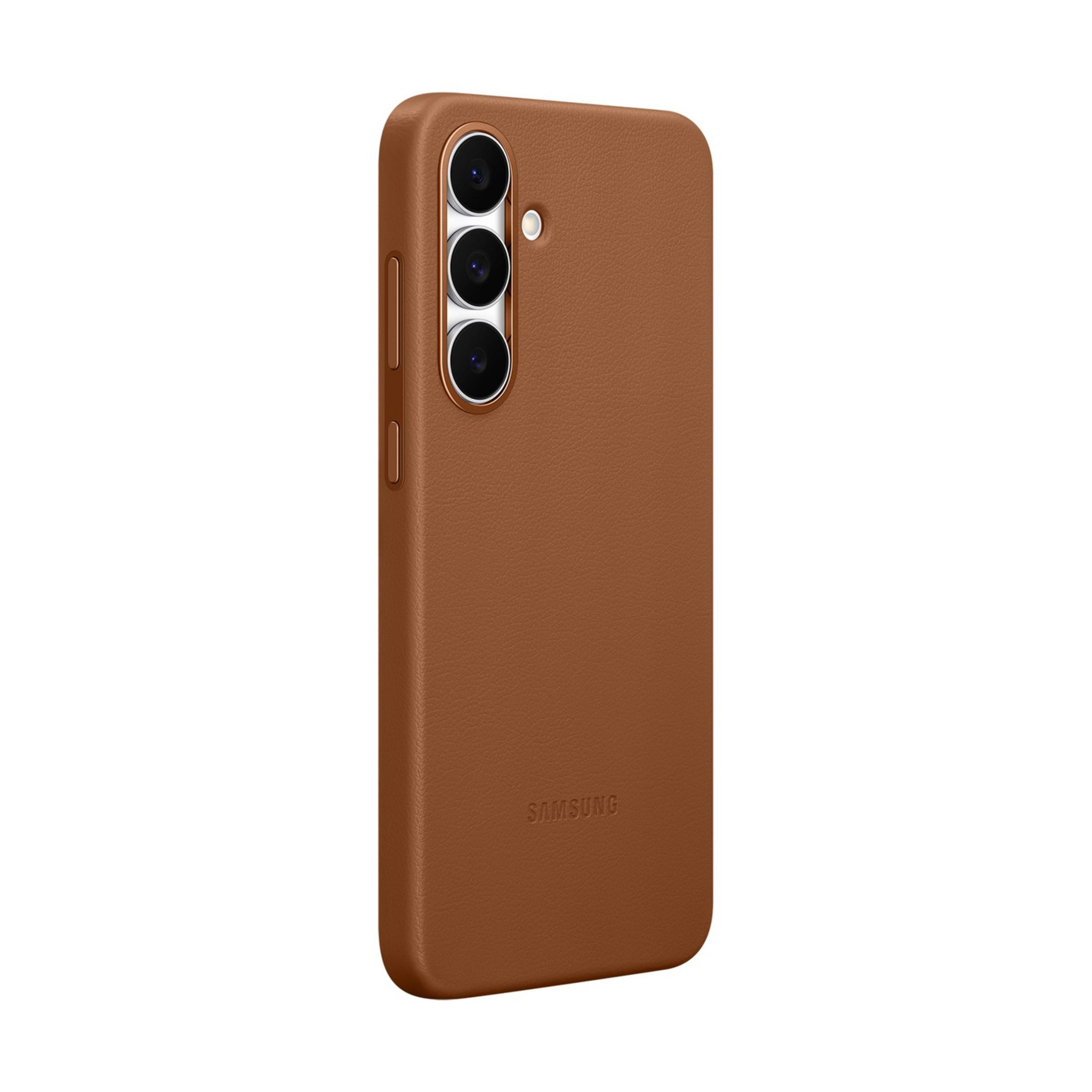 Bruine telefoonhoes met drie cameralensjes en Samsung logo.