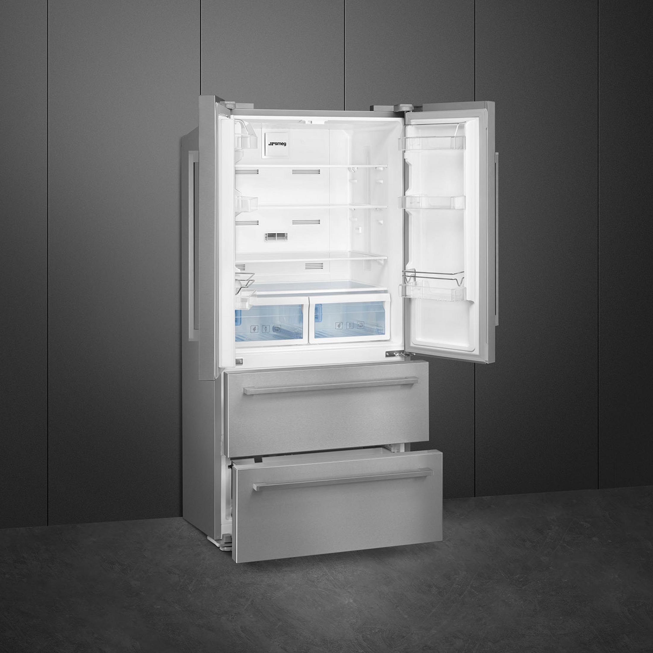 Un refrigerador plateado abierto con dos cajones abajo. Dentro hay estantes y dos cajones transparentes.