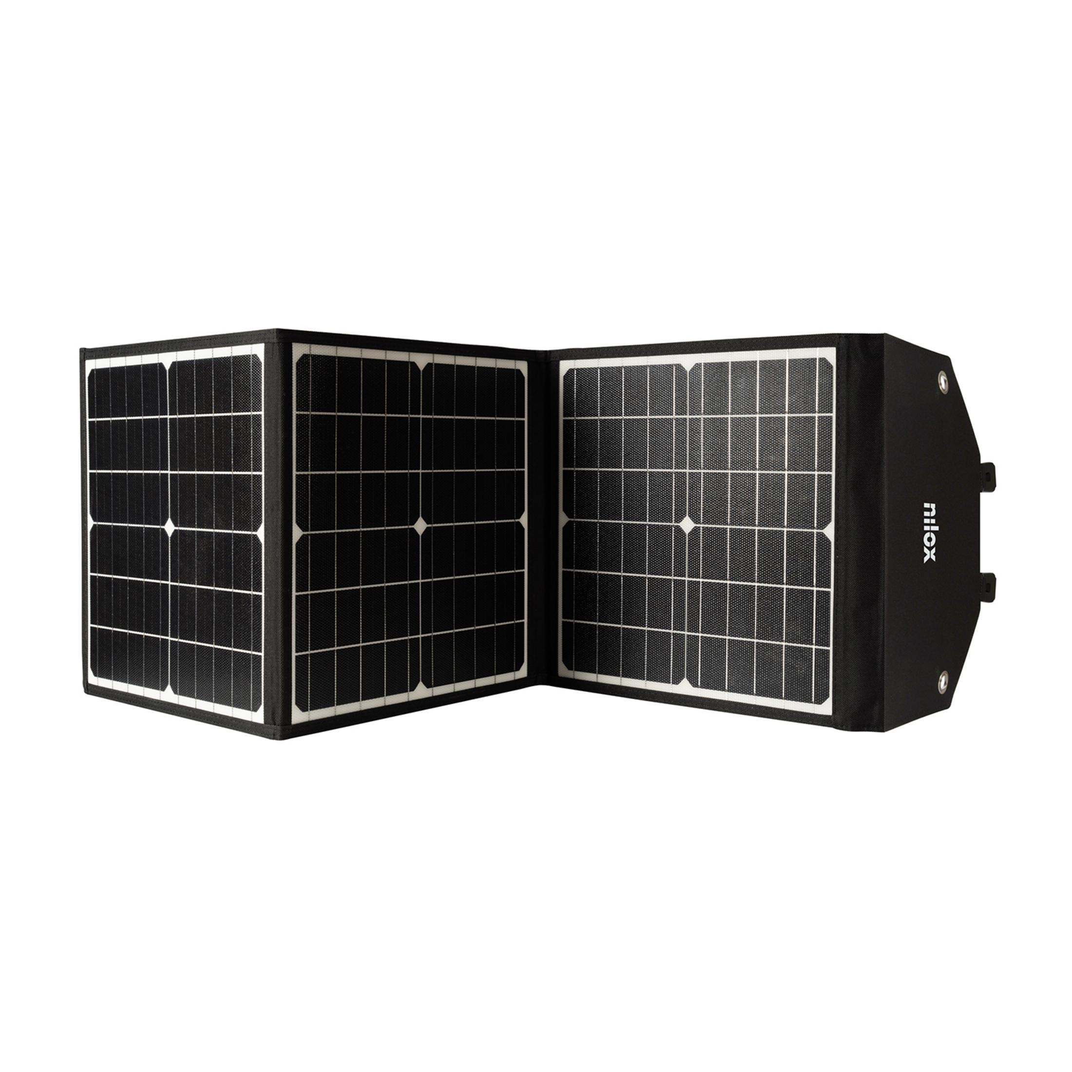 Składany panel słoneczny z czarną ramą z tkaniny i widocznymi ogniwami.