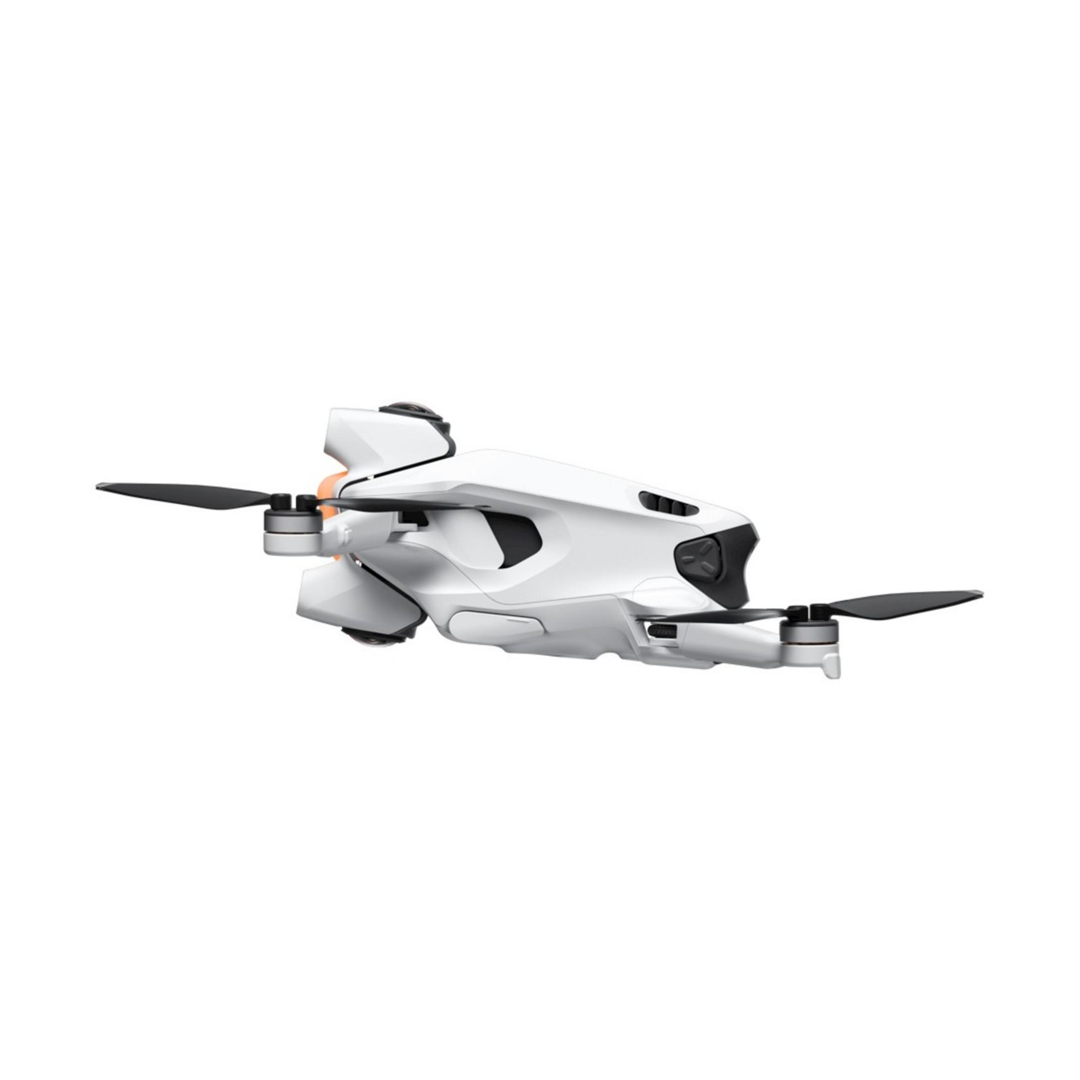 Biały mini dron z czarnymi śmigłami, na białym tle.
