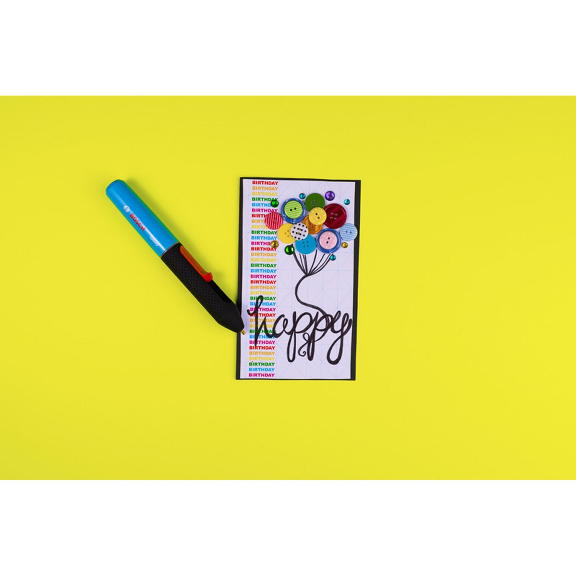 Eine Geburtstagskarte mit bunten Knöpfen, die Ballons darstellen, und dem Wort 'happy'.