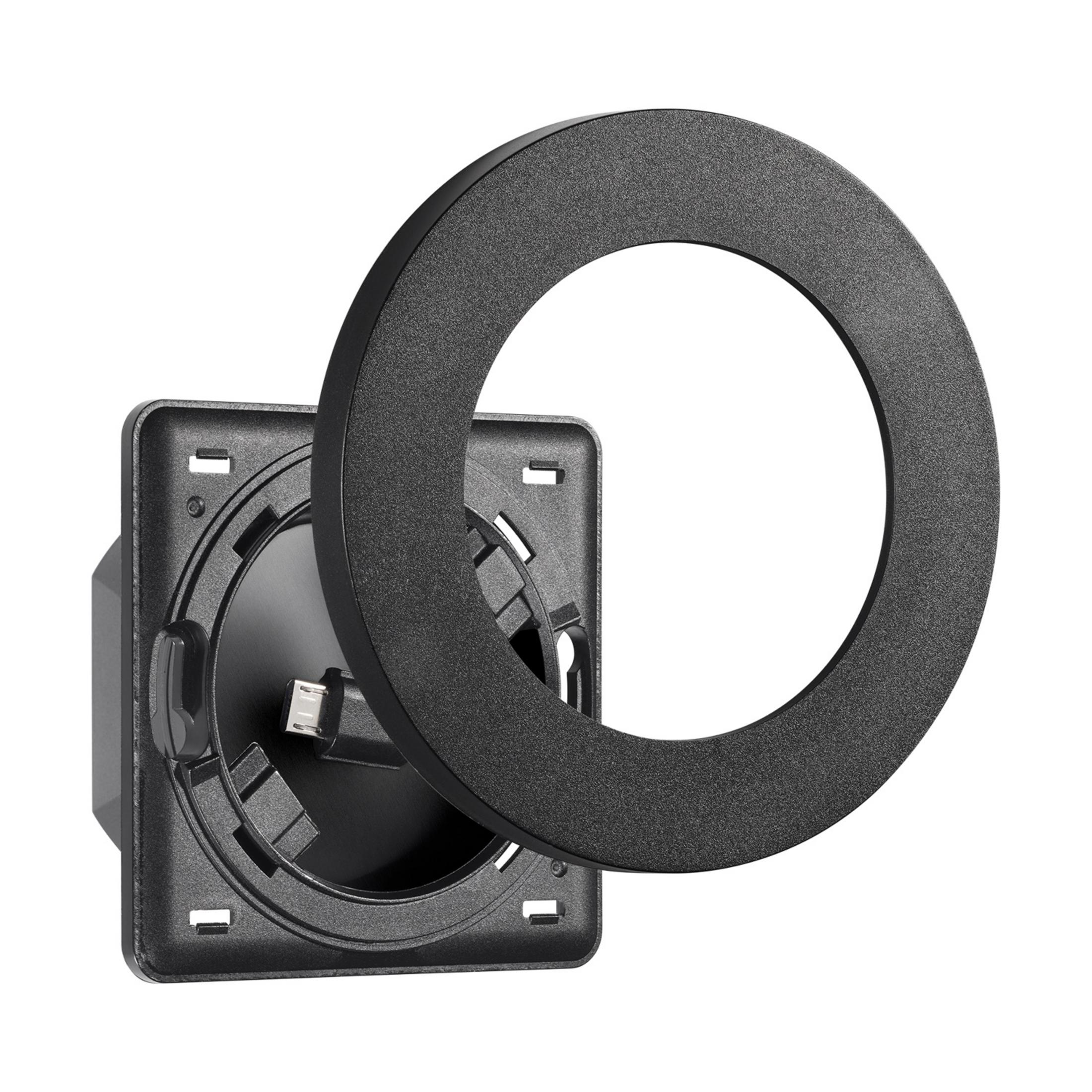 Anello nero su base quadrata nera con porta USB.