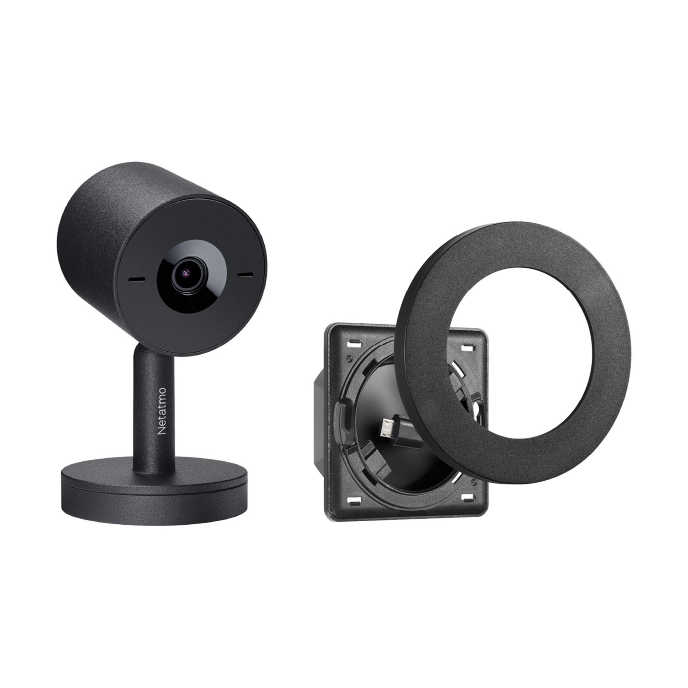 Una telecamera di sicurezza Netatmo nera e un accessorio di montaggio ad anello.