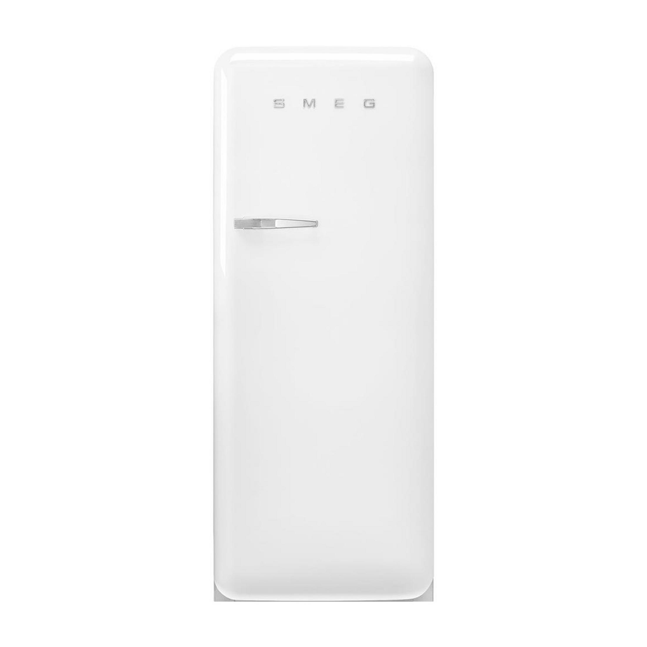Un frigorifero Smeg bianco con maniglia e logo argentati.