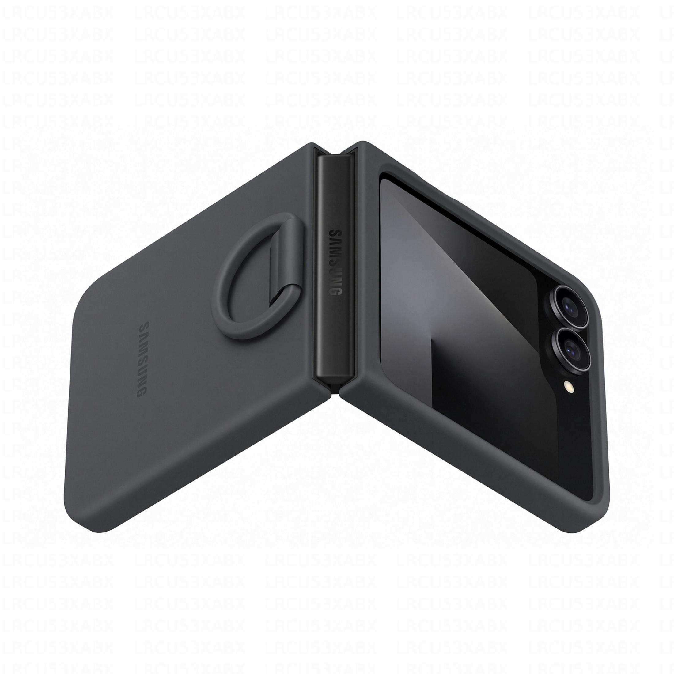 Szary składany telefon Samsung z uchwytem na pierścień leży otwarty na białym tle.