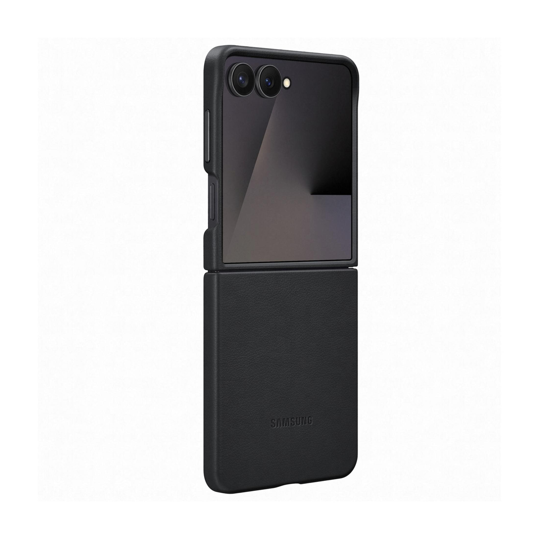 Schwarzes Klapphandy mit zwei Kameras oben und Samsung-Logo unten.