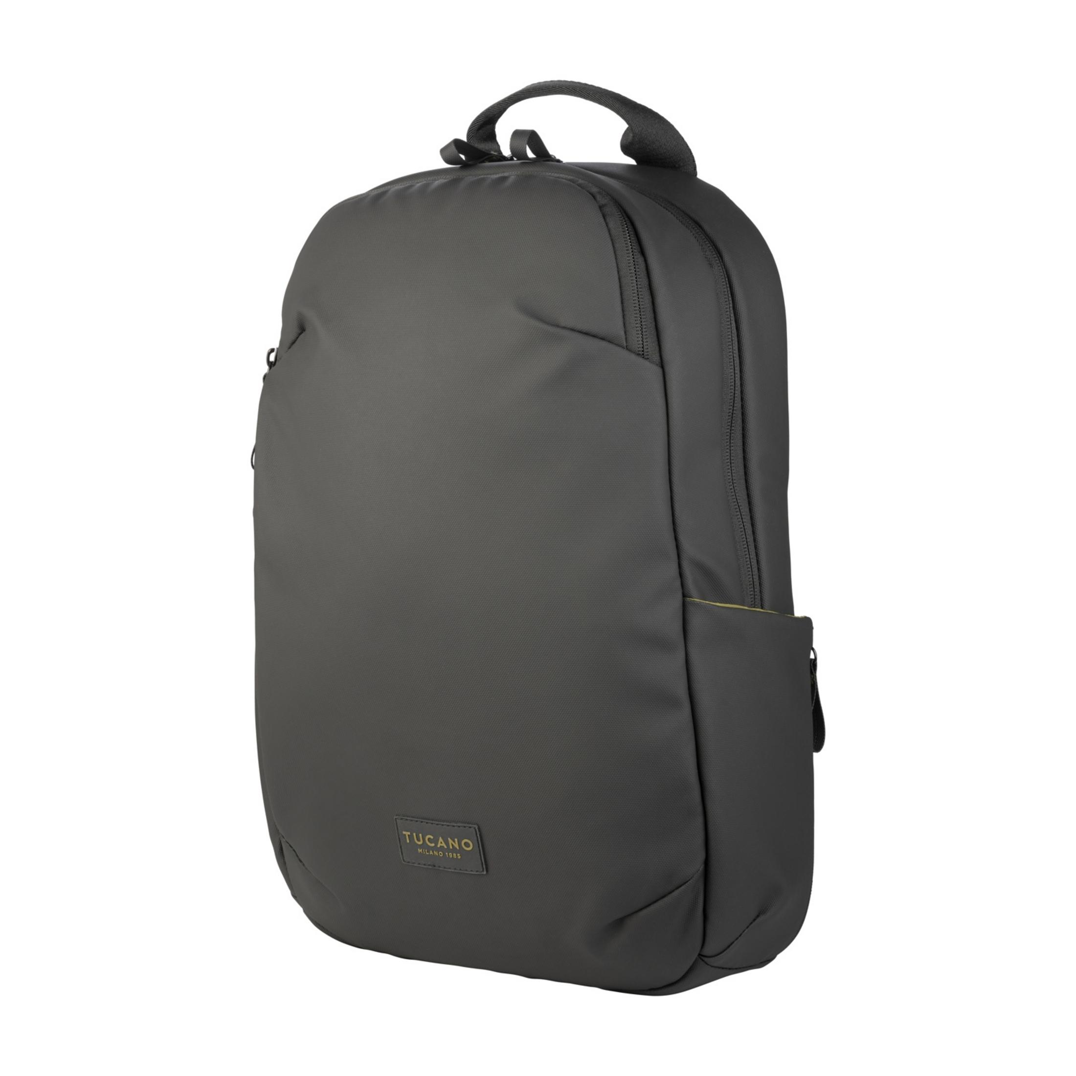 Zaino grigio scuro con manico corto e chiusura a zip.