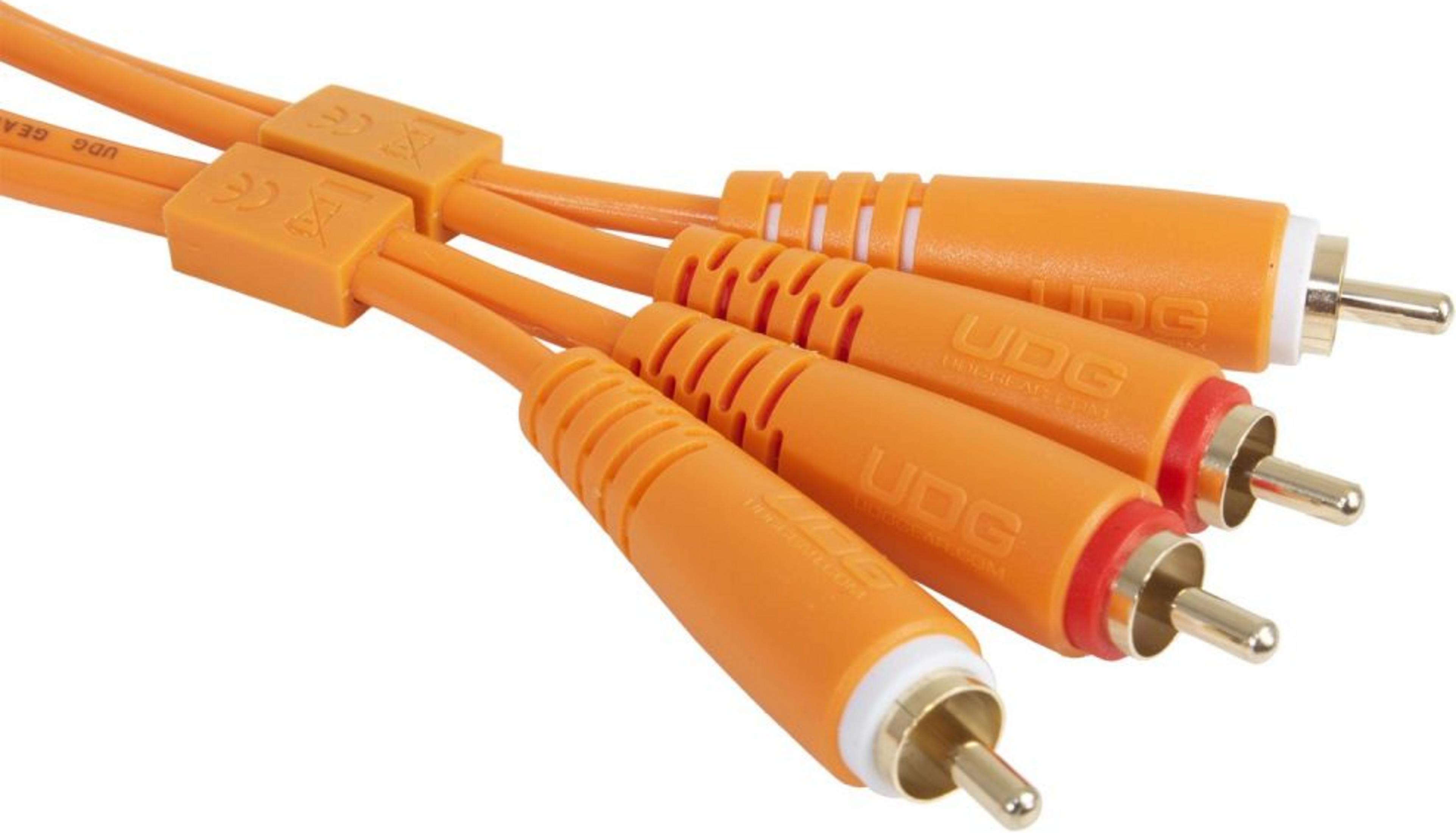 Vier orangefarbene RCA-Audiokabel mit vergoldeten Steckern und UDG-Logo.