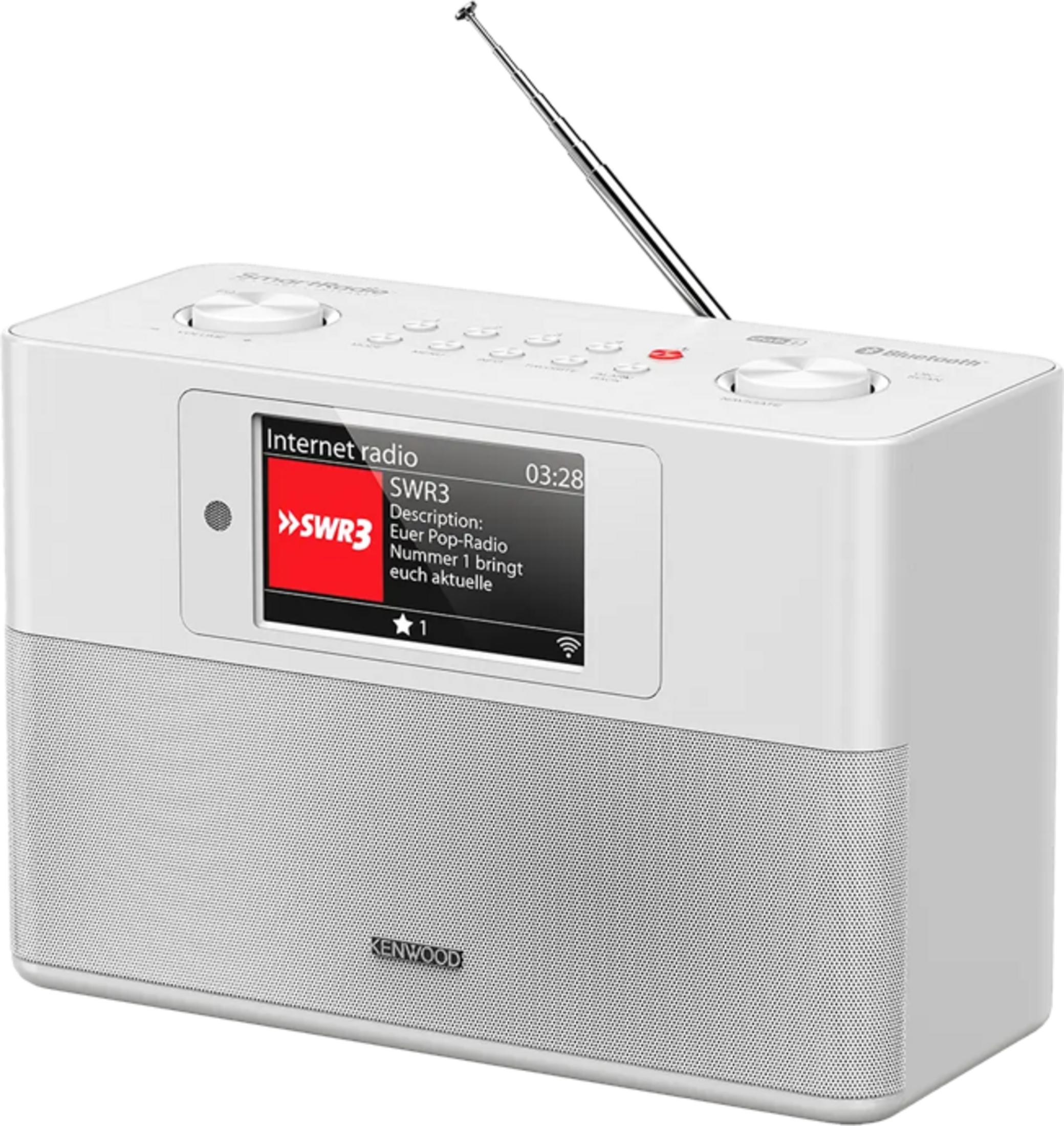Ein weißes Kenwood Smartradio mit ausgefahrener Antenne und einem Display, das SWR3 anzeigt.
