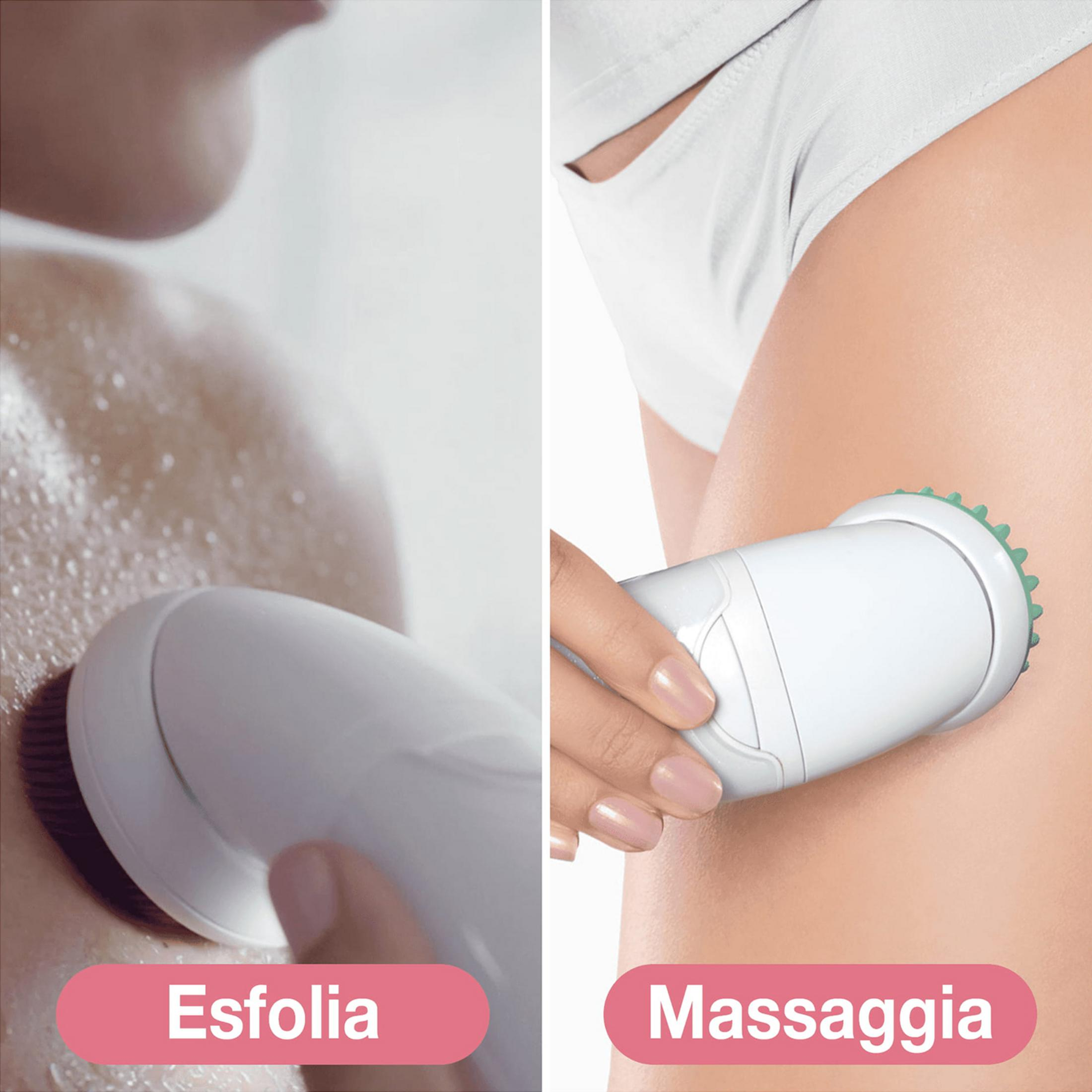 Dwie ręce używają białego urządzenia do pielęgnacji skóry na mokrej i suchej skórze.