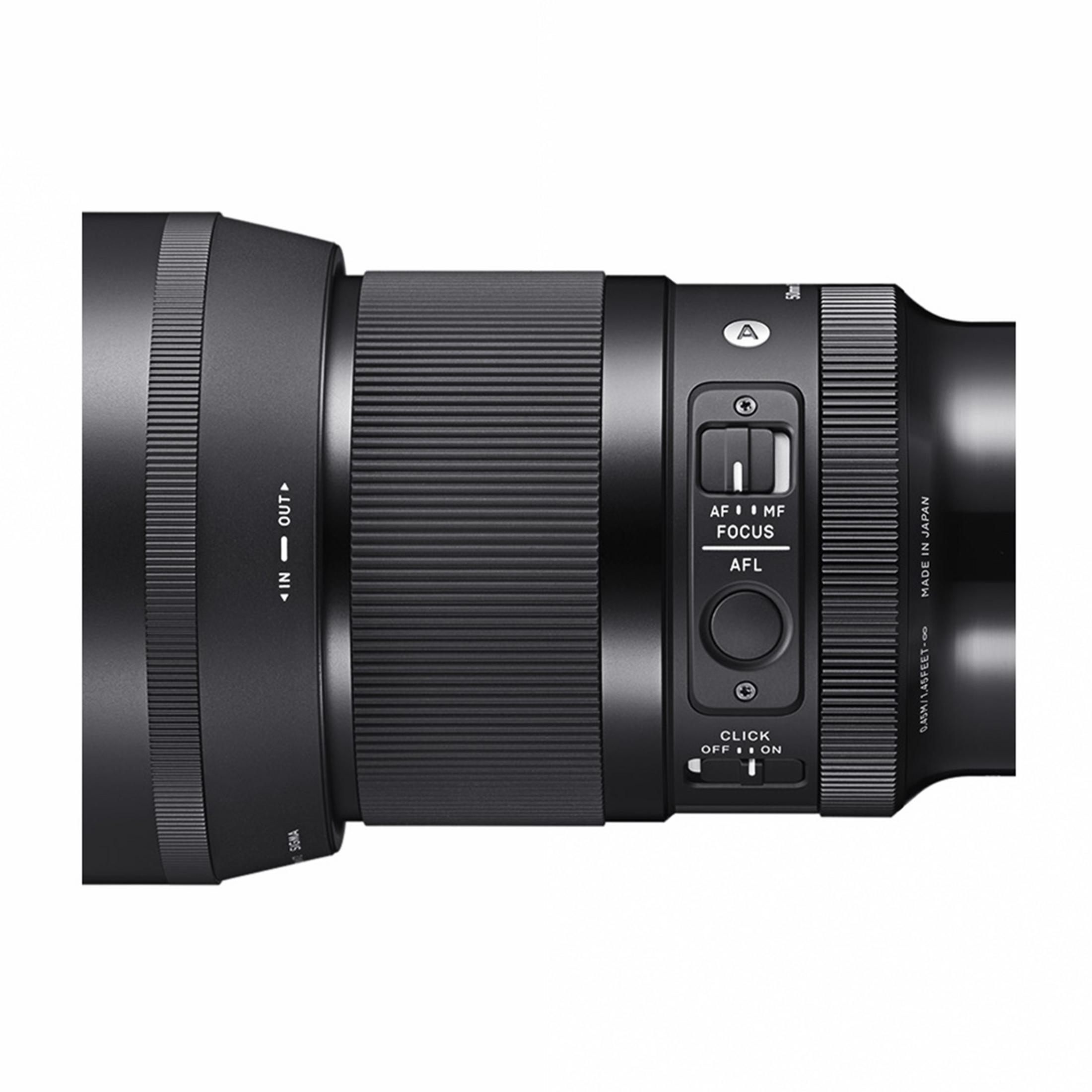 Obiettivo fotocamera nero con anelli e pulsanti di controllo.