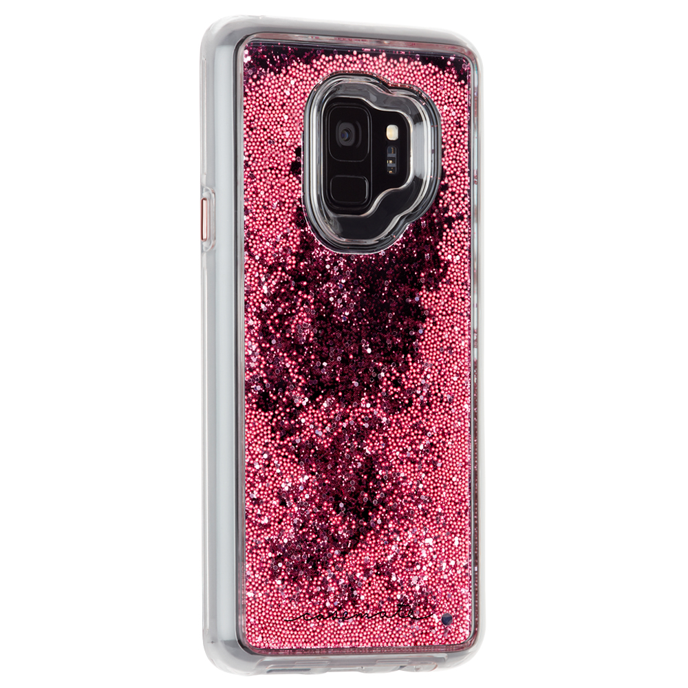 Ein durchsichtiger Handyhülle mit glitzernden rosa Perlen im Inneren.