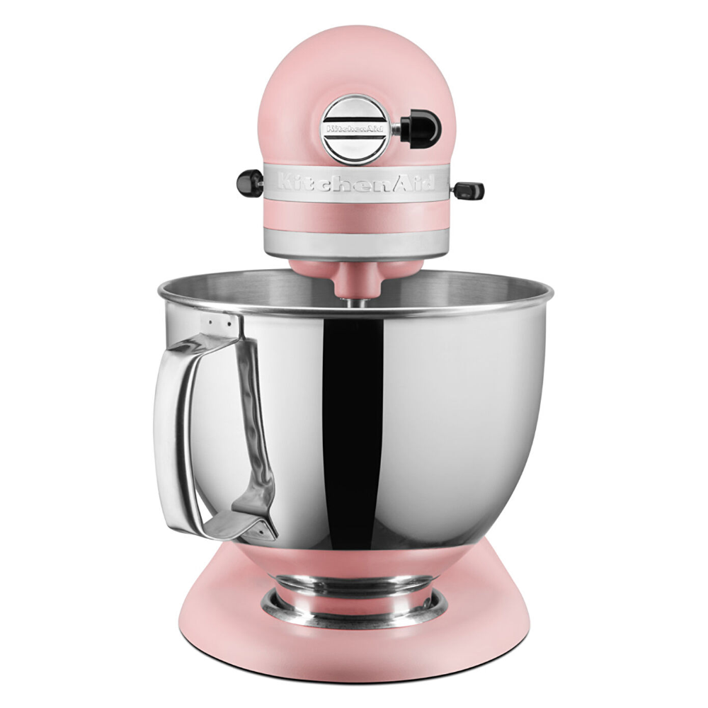 Ein rosafarbener KitchenAid-Standmixer mit silberner Schüssel.