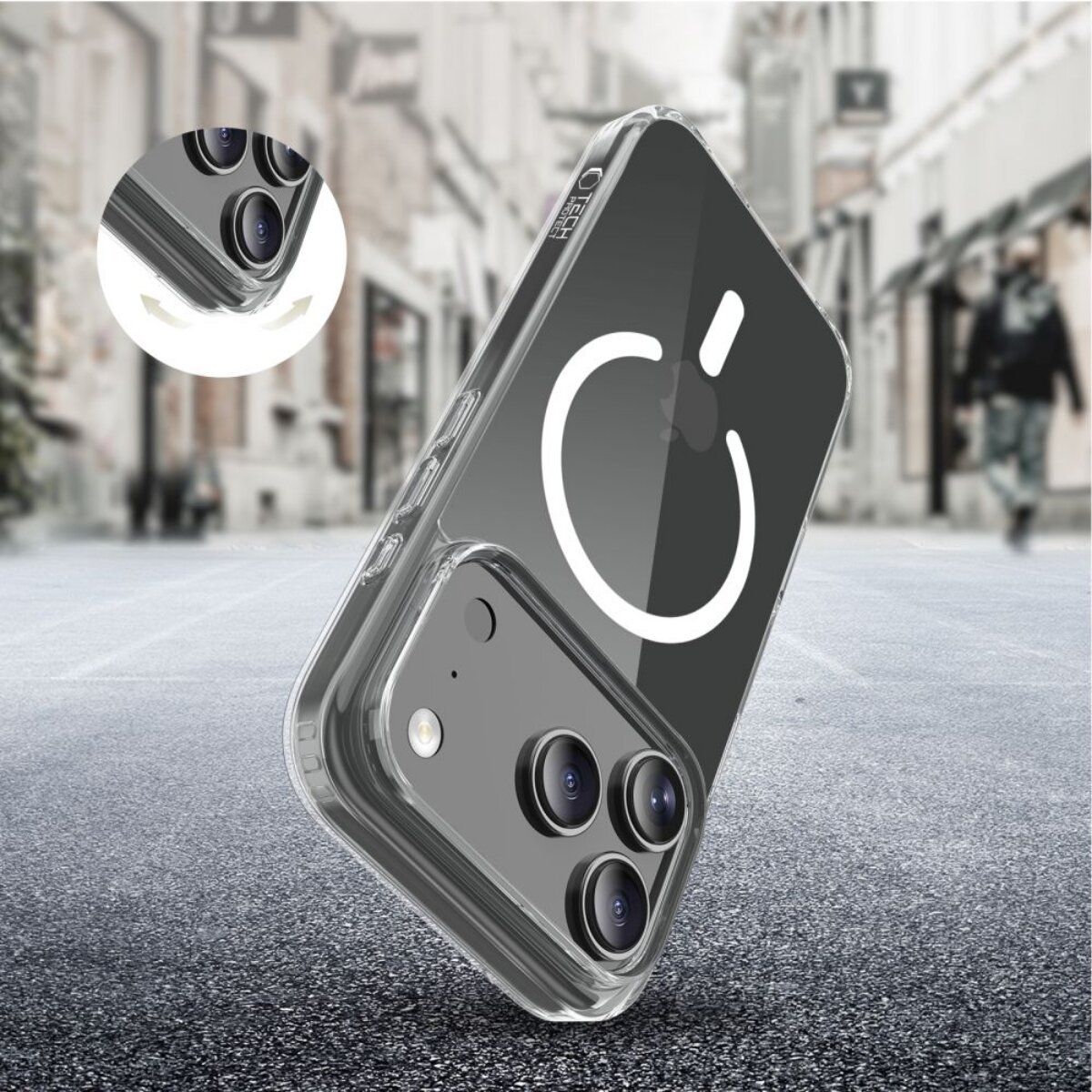 Transparente Handyhülle mit "Power"-Symbol auf iPhone-Rückseite im Freien.