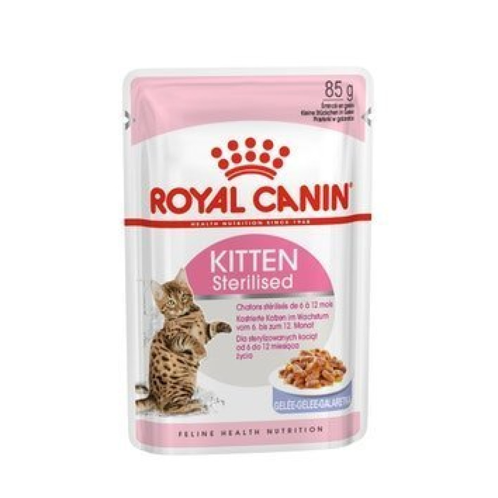 Saszetka Royal Canin Kitten Sterilised z kotem i jedzeniem.
