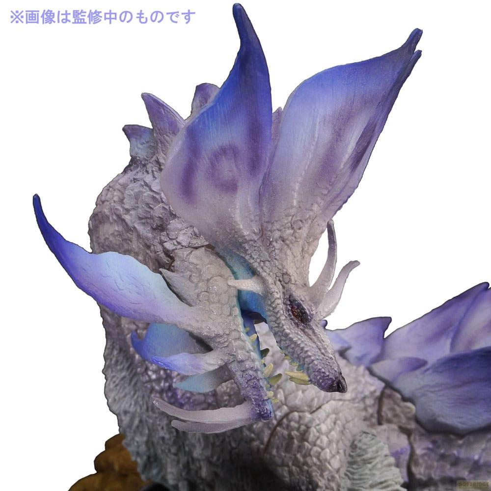 Eine detaillierte Figur eines Drachen mit weißen und blauen Schuppen.