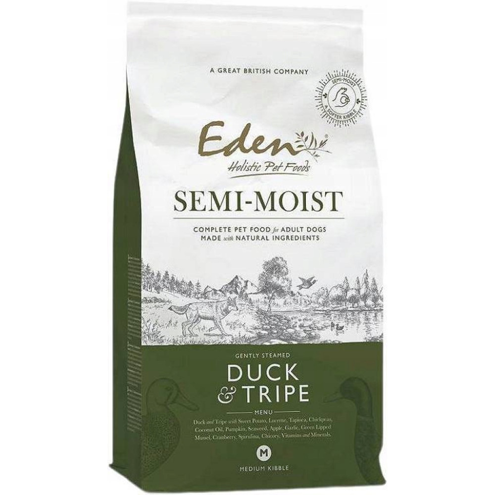 Torba z karmą dla psa z kaczką i flaczkami, z psem na tle krajobrazu.