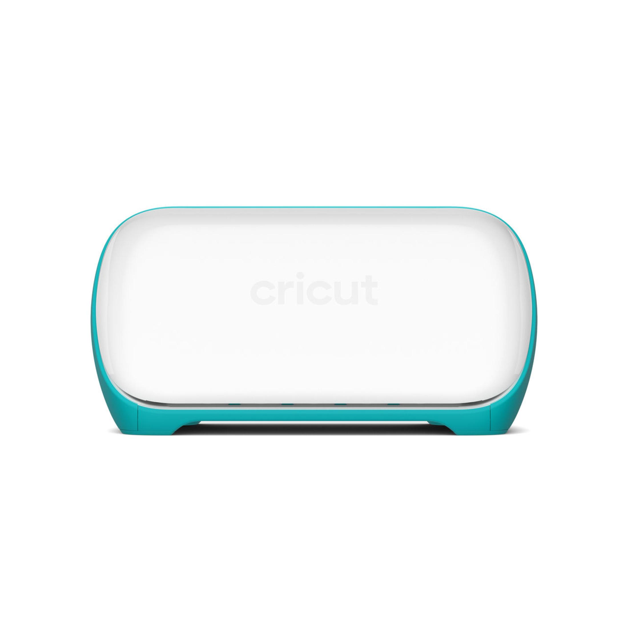 Ein türkisfarbener Cricut Joy Schneideplotter steht auf weißem Hintergrund.