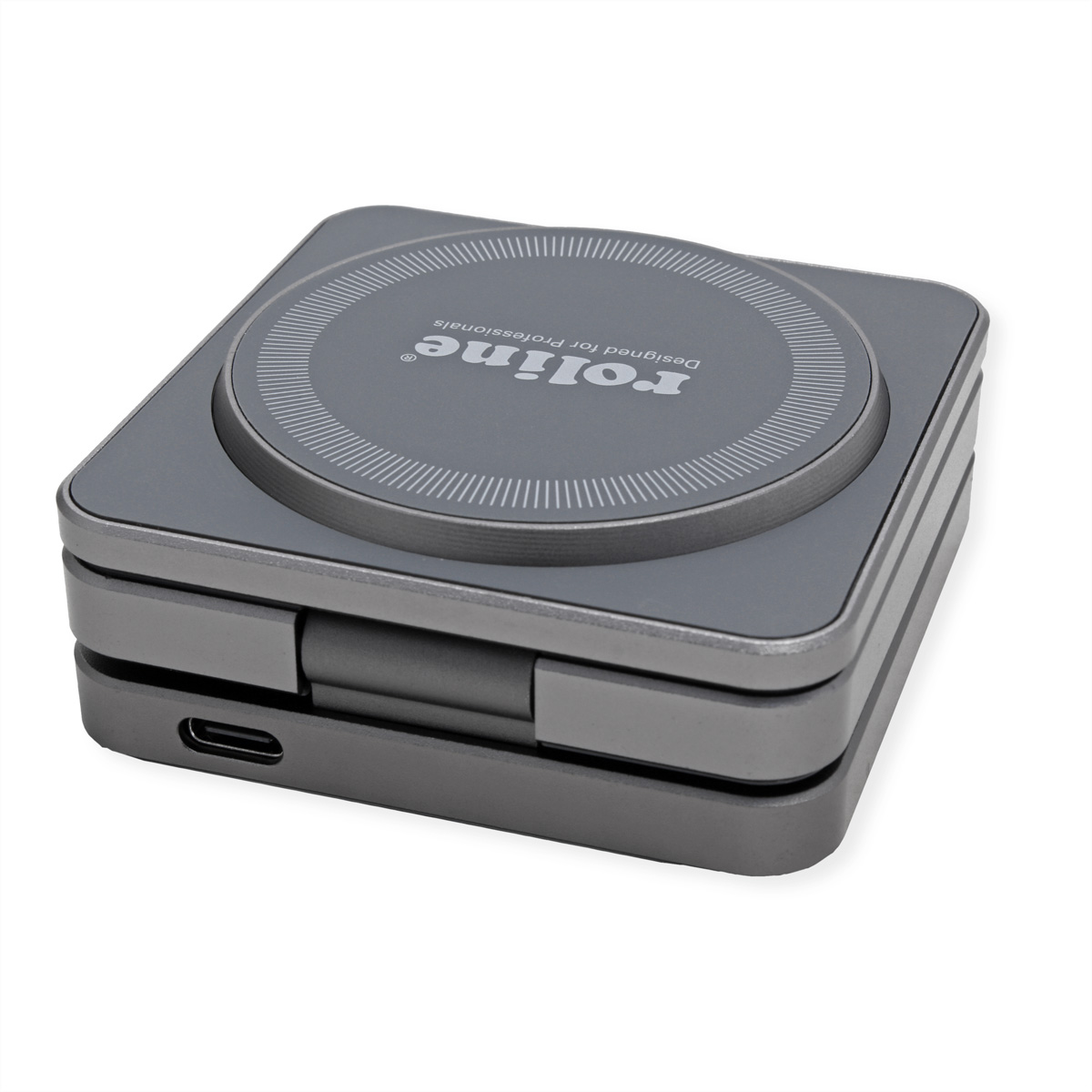 Dispositivo quadrato grigio con cerchio argentato e testo, porta USB-C.