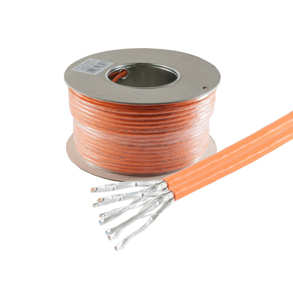 Un rocchetto di cavo Ethernet arancione, parzialmente srotolato e spelato, che mostra i fili interni.