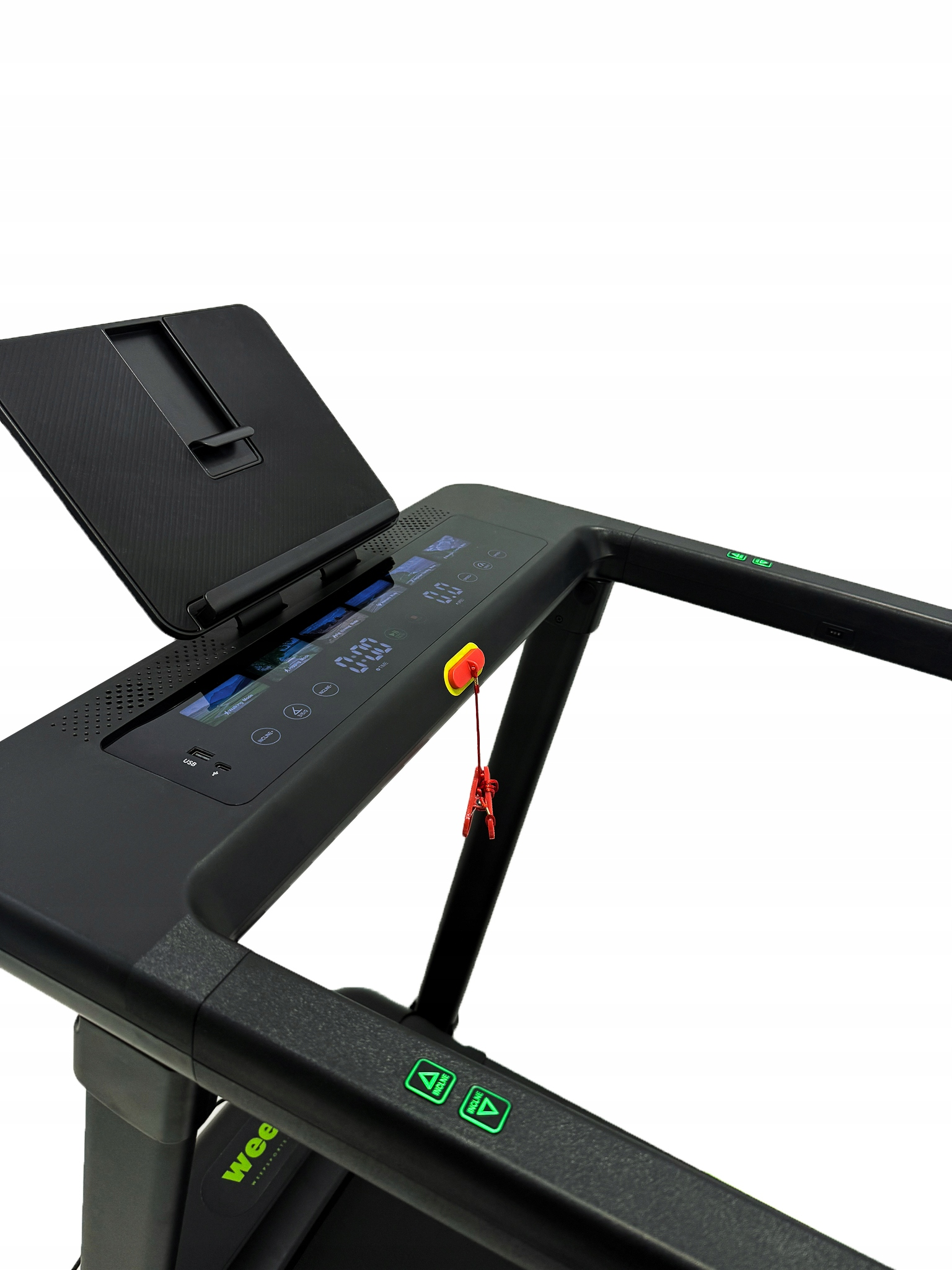 Czarna bieżnia z cyfrowym wyświetlaczem i przyciskiem zatrzymania awaryjnego.