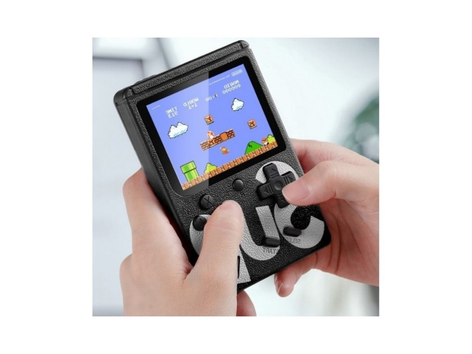 Eine Person hält ein schwarzes Handheld-Spielgerät mit einem Super Mario-Spiel auf dem Bildschirm.