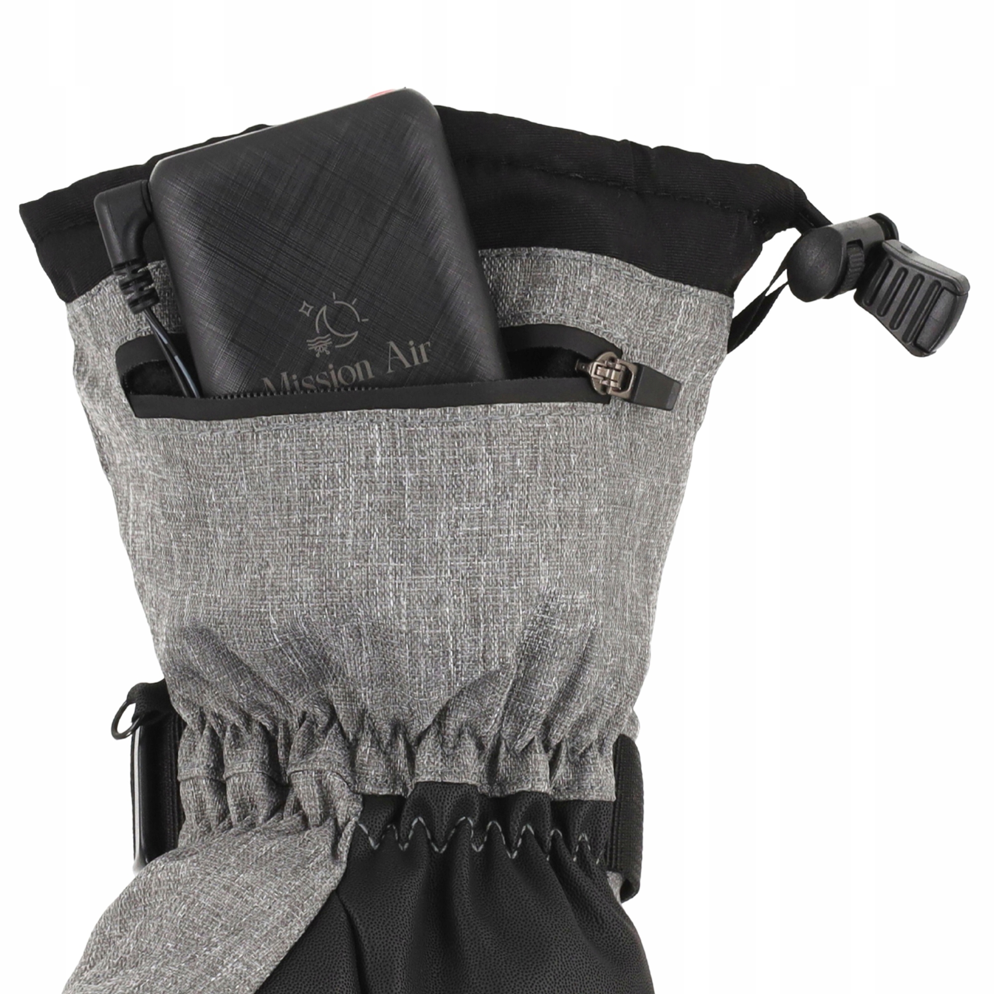 Szare rękawice podgrzewane z czarną baterią i kablem w kieszeni.