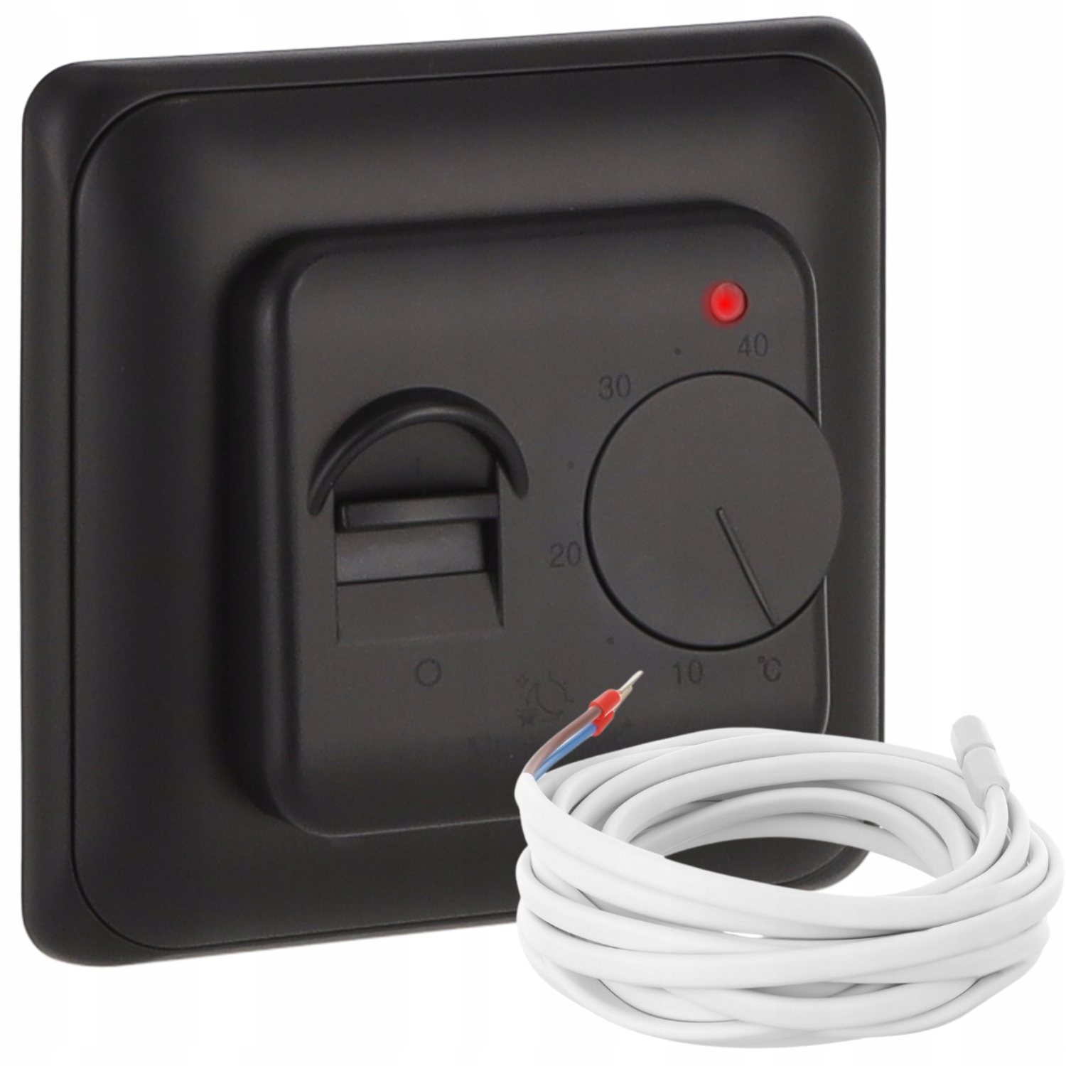 Czarny termostat z pokrętłem, czerwoną diodą i białym kablem.
